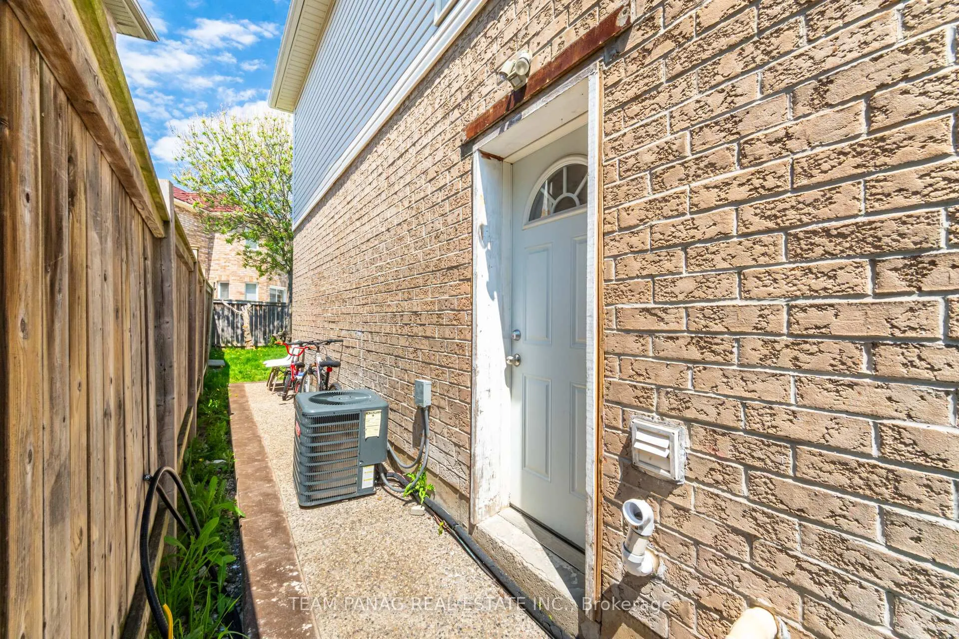 Photo 30 of 44 Deforest Drive, Brampton, Fletcher's Meadow — HOMEH