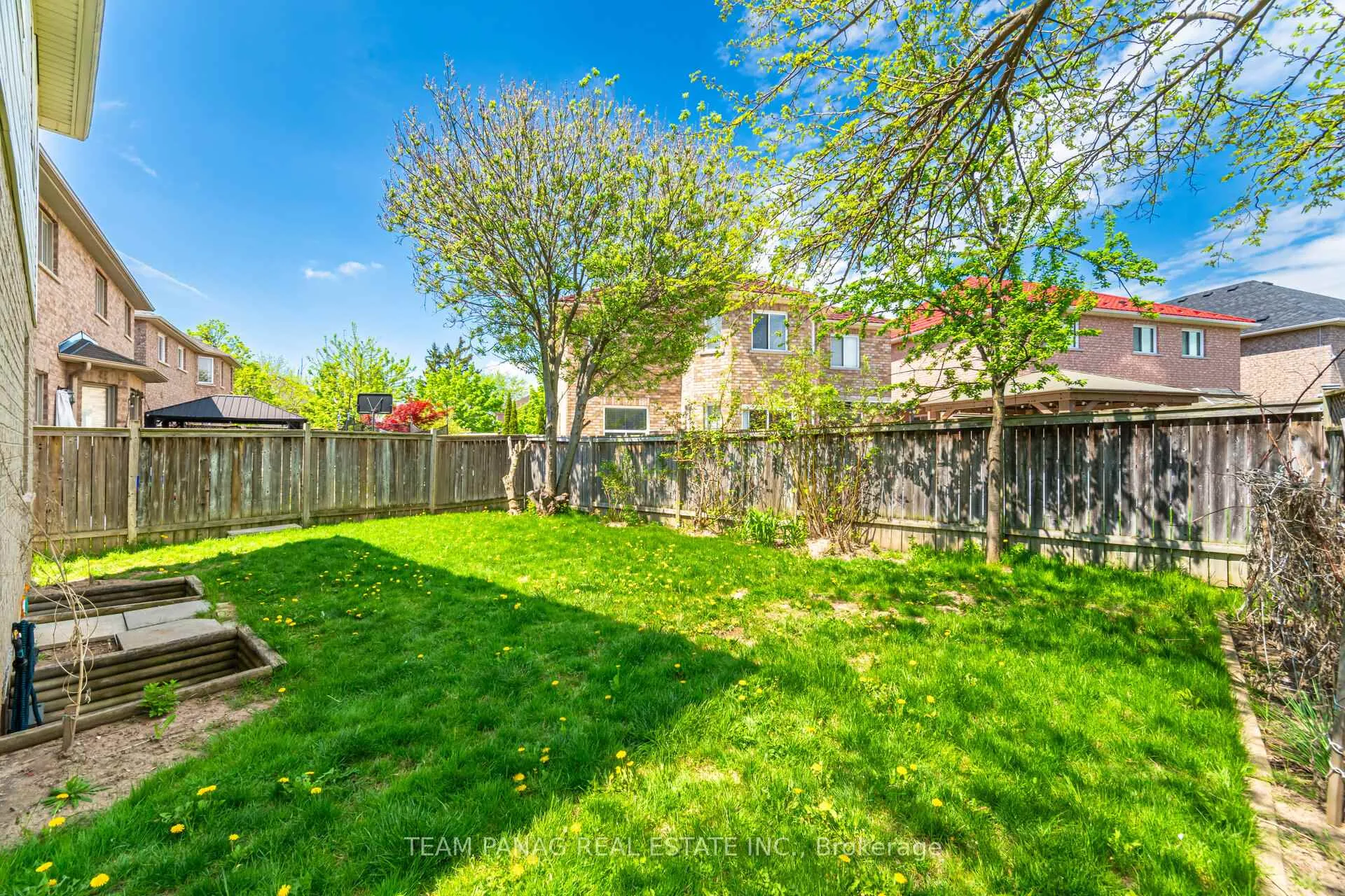 Photo 43 of 44 Deforest Drive, Brampton, Fletcher's Meadow — HOMEH