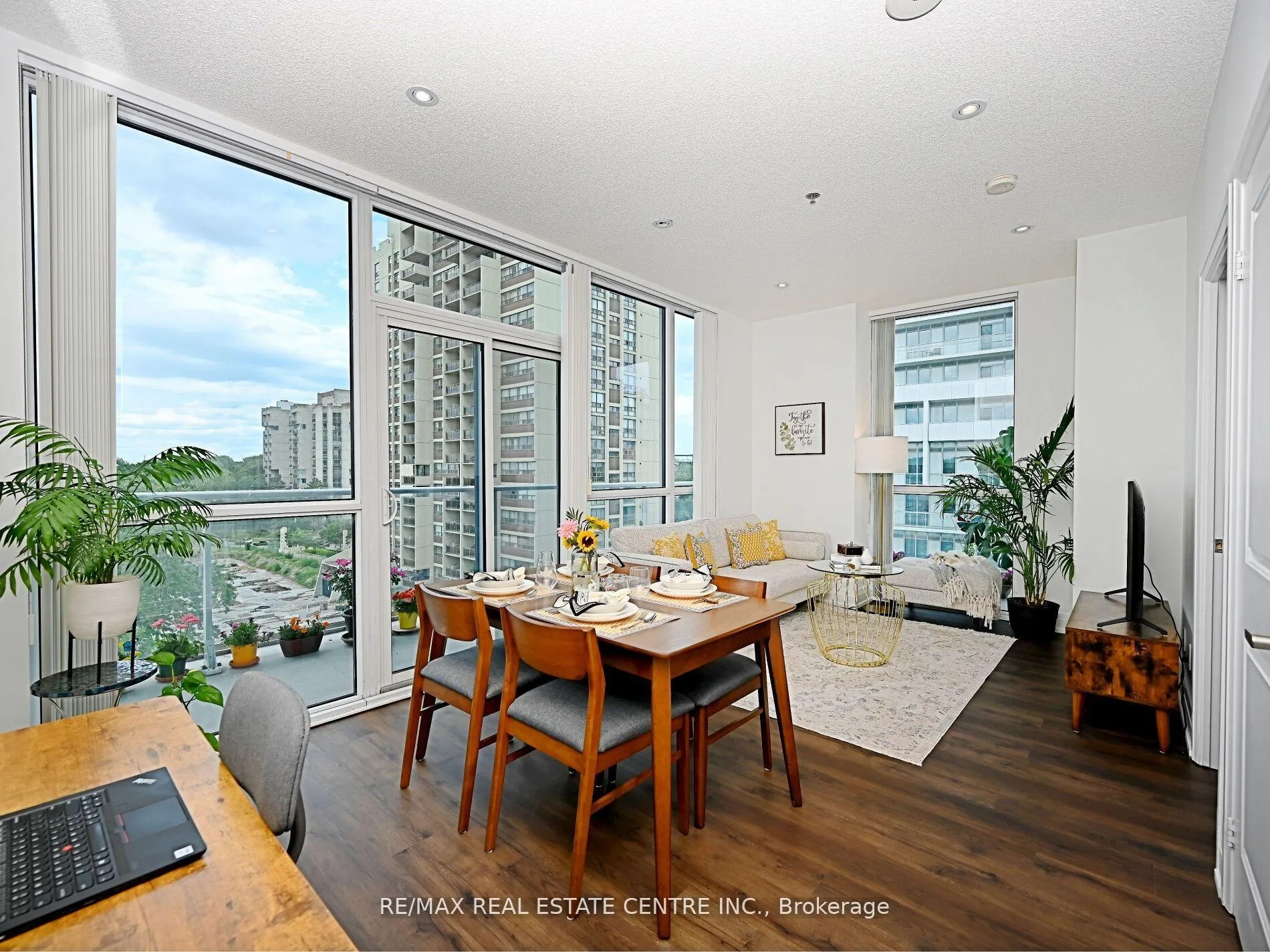 Photo 7 of Unit 505, 65 Speers Rd, Oakville, Central — HOMEH