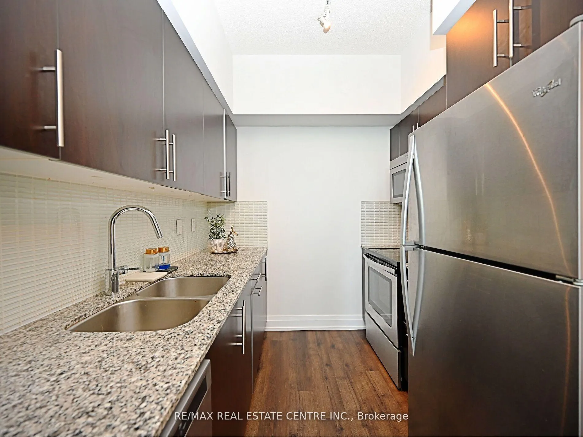 Photo 18 of Unit 505, 65 Speers Rd, Oakville, Central — HOMEH