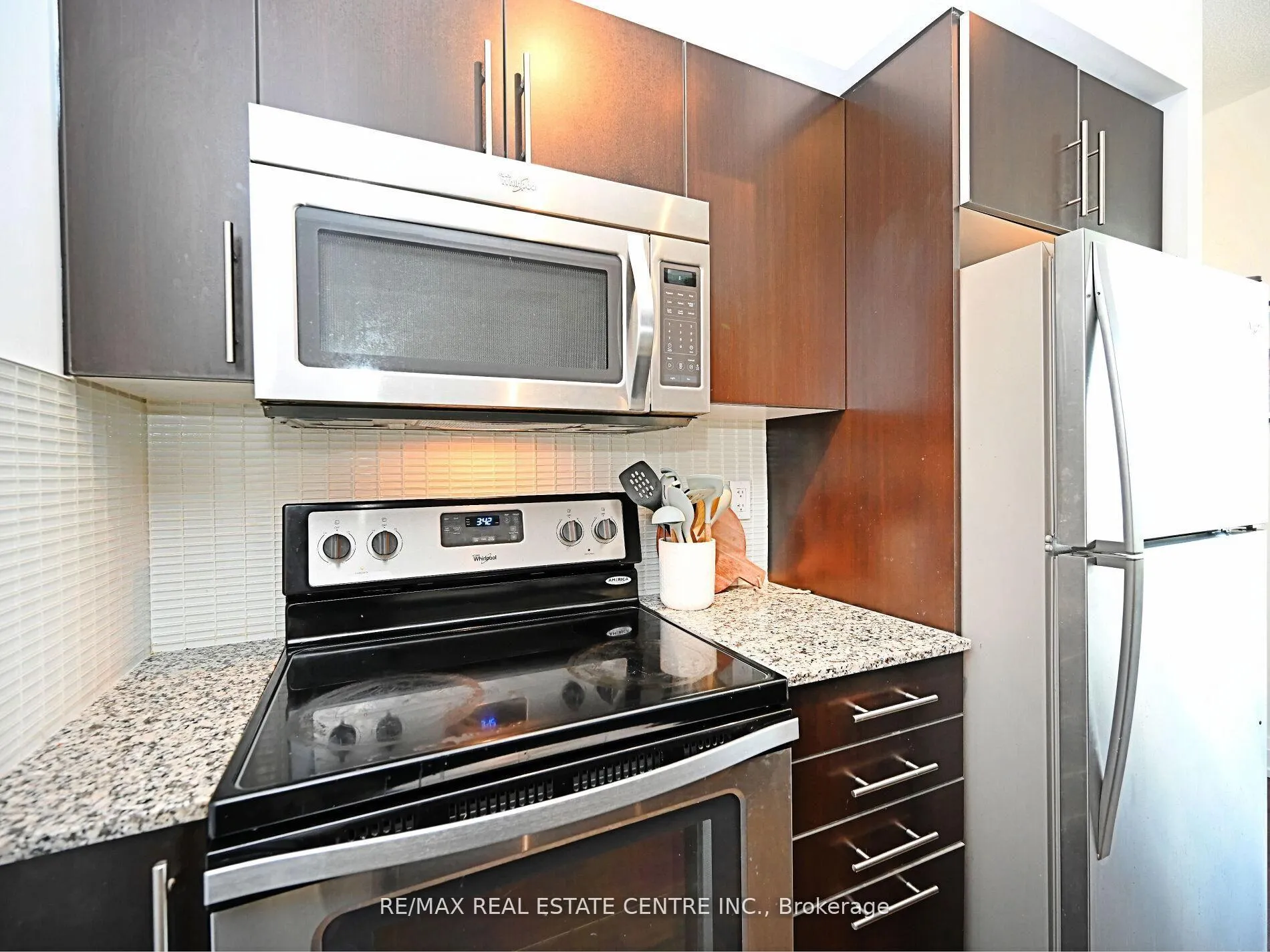 Photo 21 of Unit 505, 65 Speers Rd, Oakville, Central — HOMEH