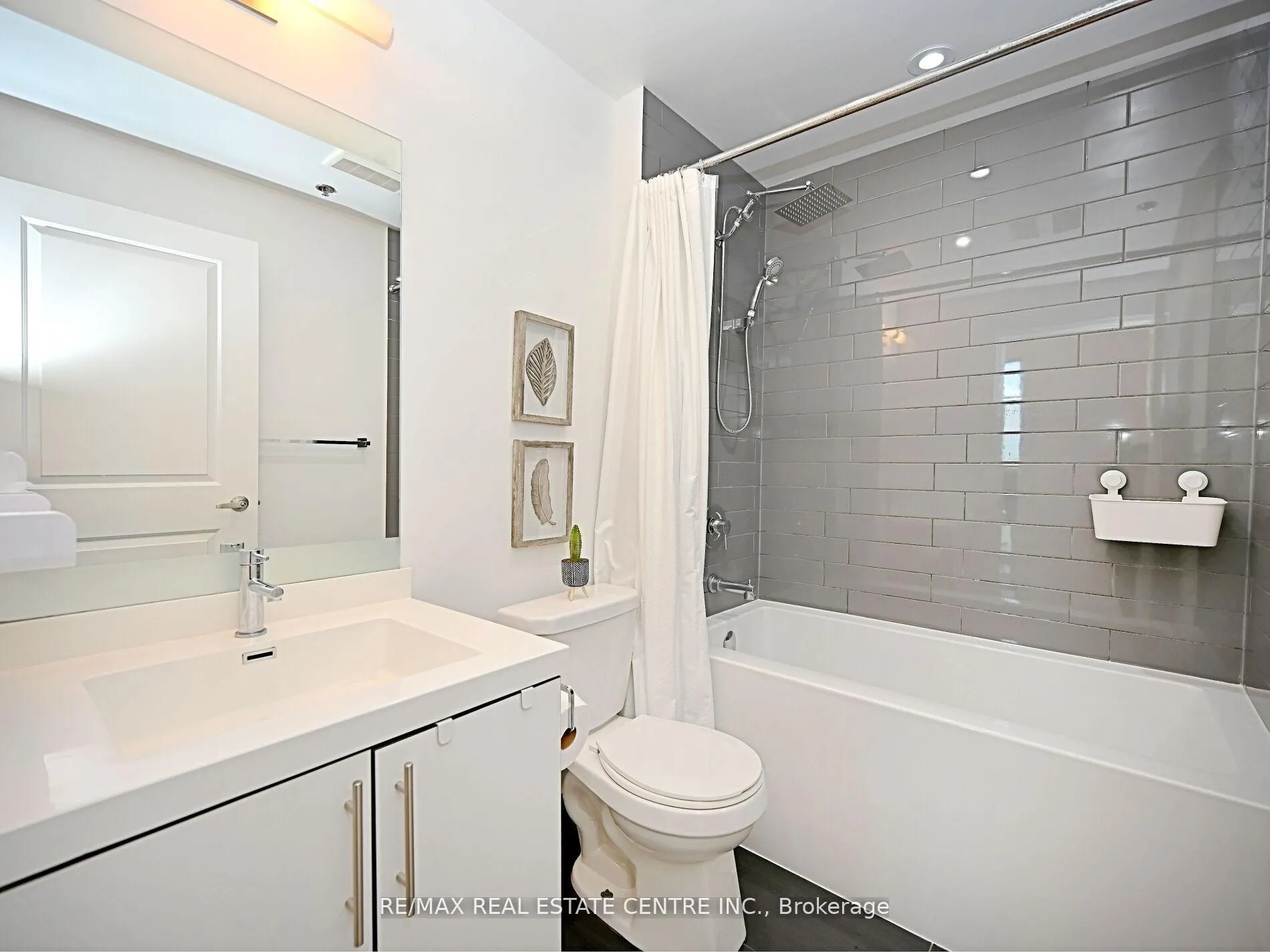 Photo 29 of Unit 505, 65 Speers Rd, Oakville, Central — HOMEH