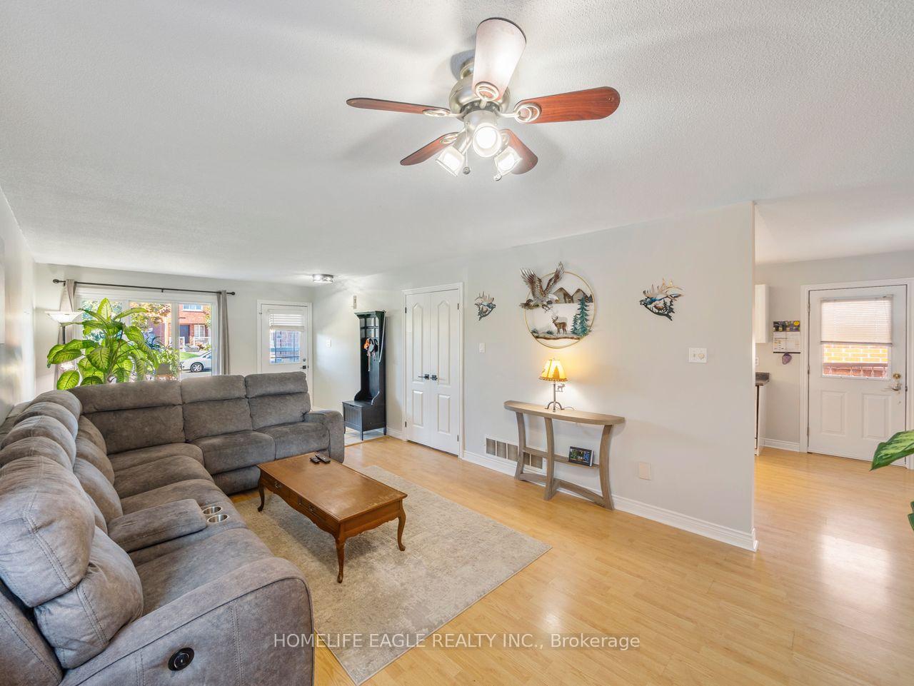 Photo 3 of 15 Brown Wood Drive, Barrie, Little Lake — HOMEH