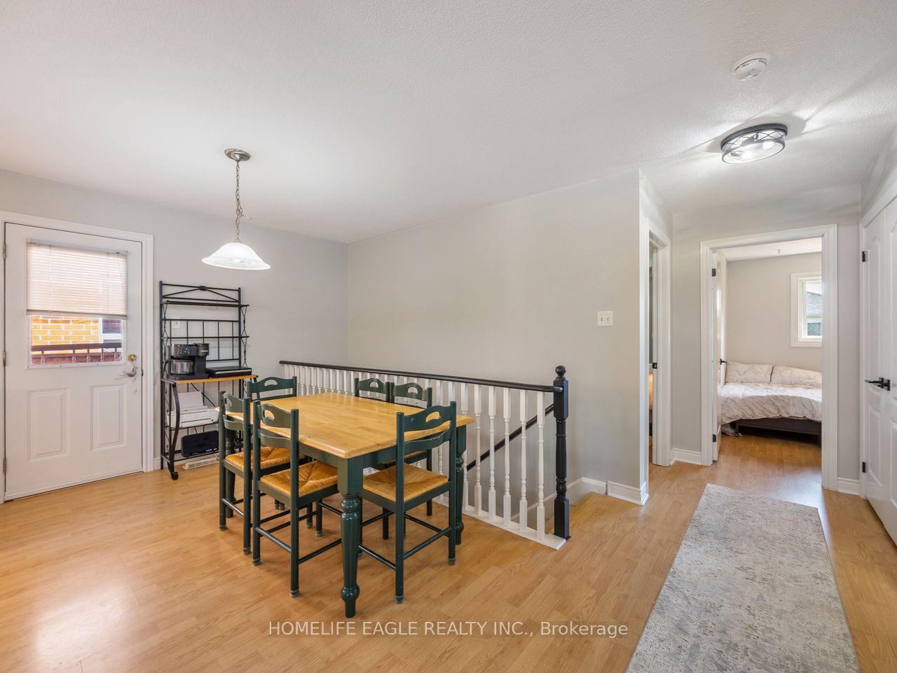 Photo 4 of 15 Brown Wood Drive, Barrie, Little Lake — HOMEH