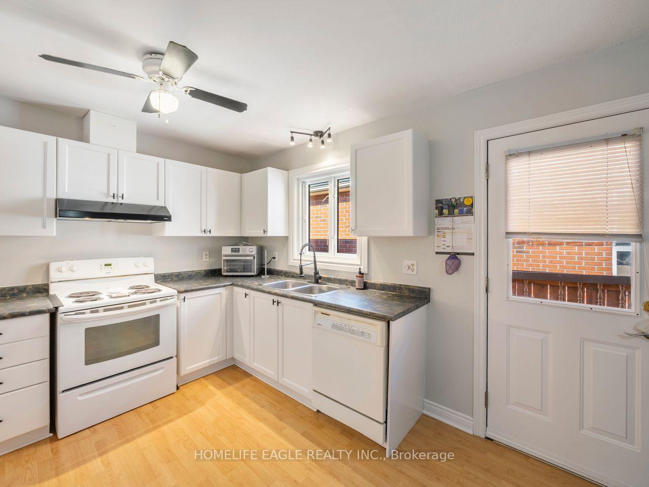 Photo 15 of 15 Brown Wood Drive, Barrie, Little Lake — HOMEH