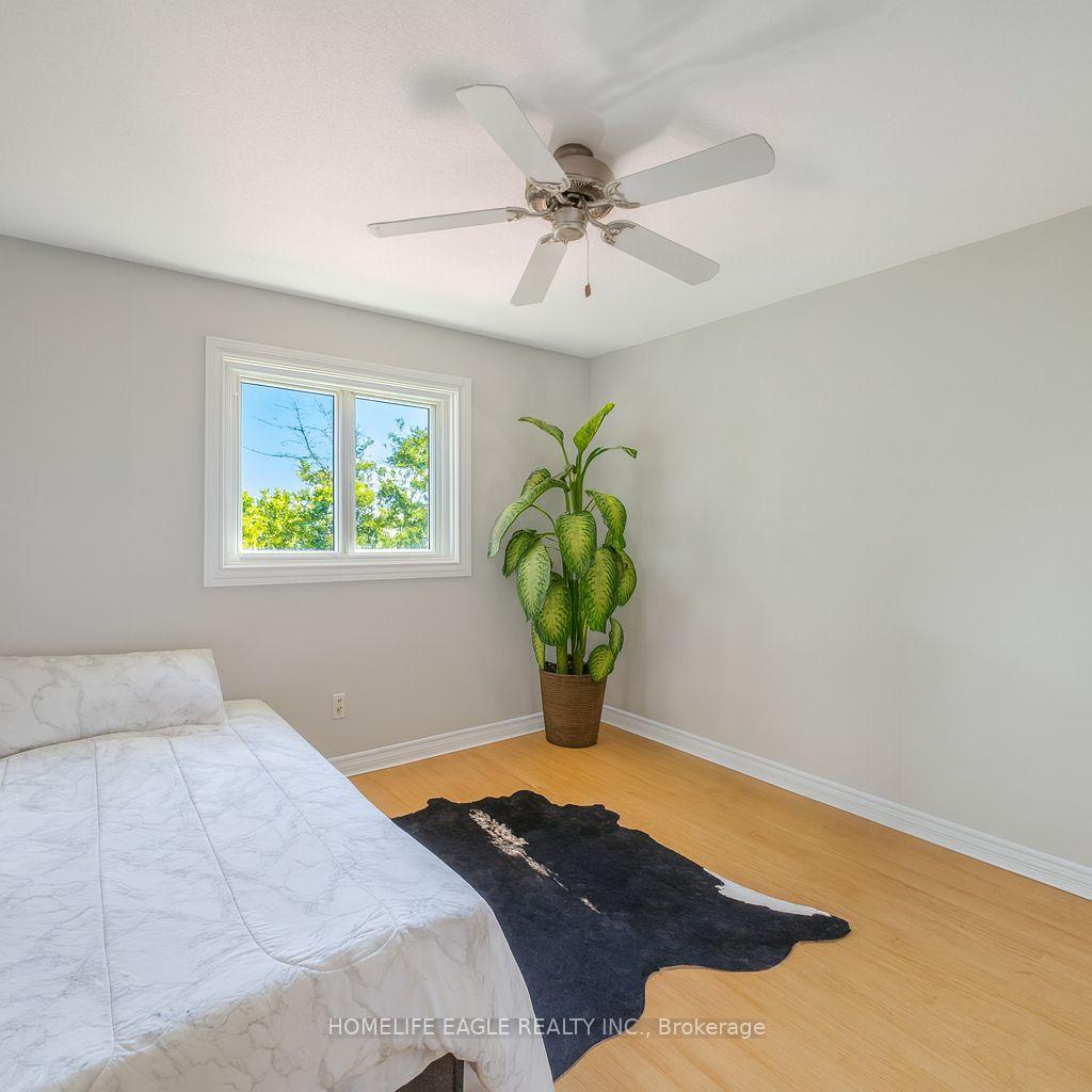 Photo 8 of 15 Brown Wood Drive, Barrie, Little Lake — HOMEH