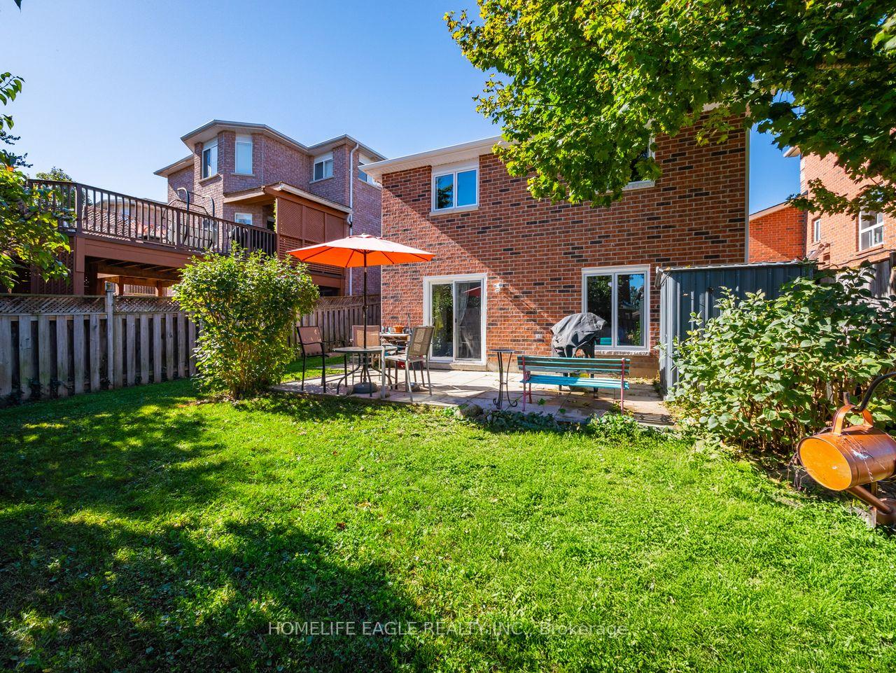 Photo 10 of 15 Brown Wood Drive, Barrie, Little Lake — HOMEH