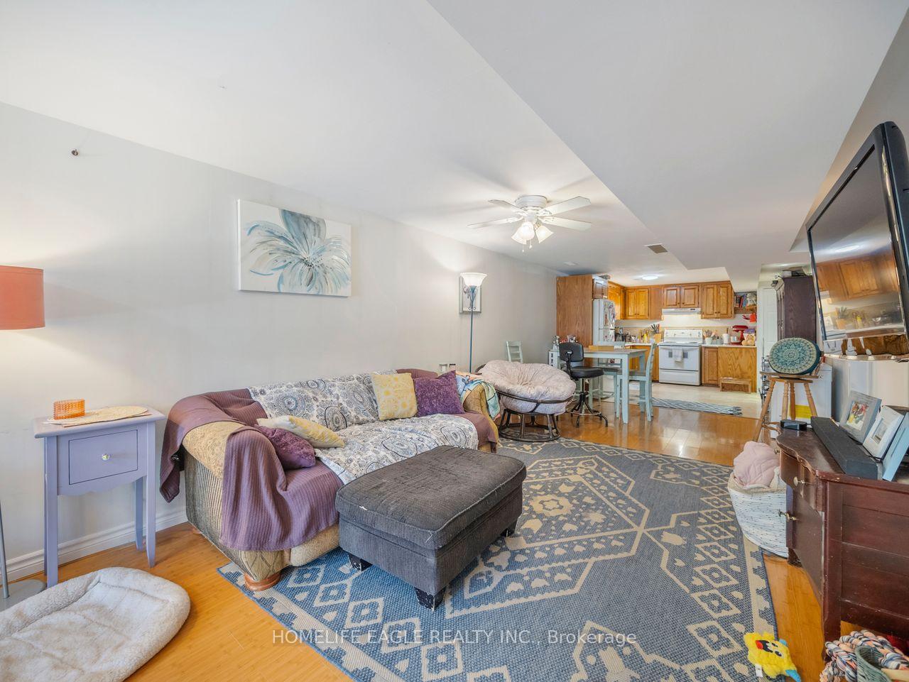 Photo 11 of 15 Brown Wood Drive, Barrie, Little Lake — HOMEH