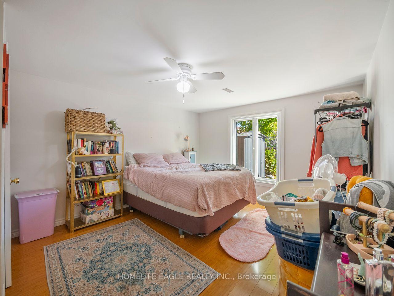 Photo 13 of 15 Brown Wood Drive, Barrie, Little Lake — HOMEH