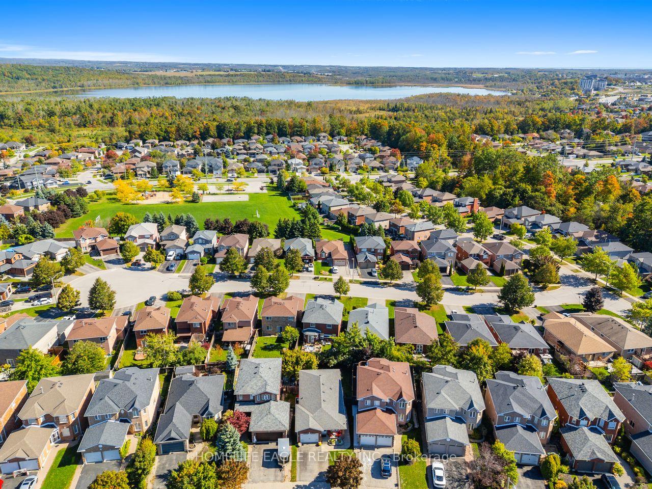 Photo 17 of 15 Brown Wood Drive, Barrie, Little Lake — HOMEH