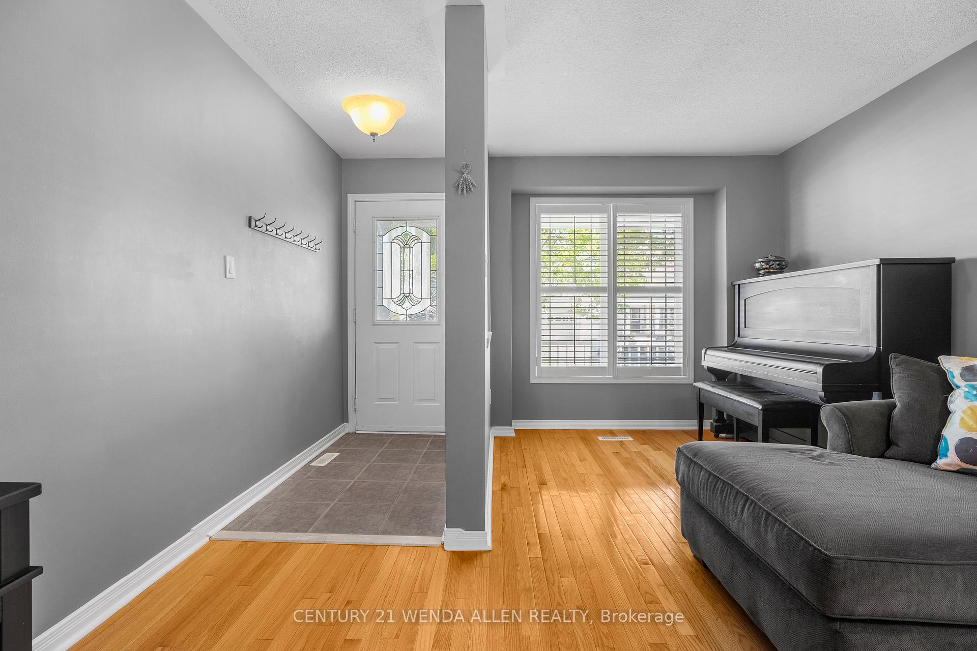 Photo 6 of 9 Rosemeadow Crescent, Clarington, Newcastle — HOMEH