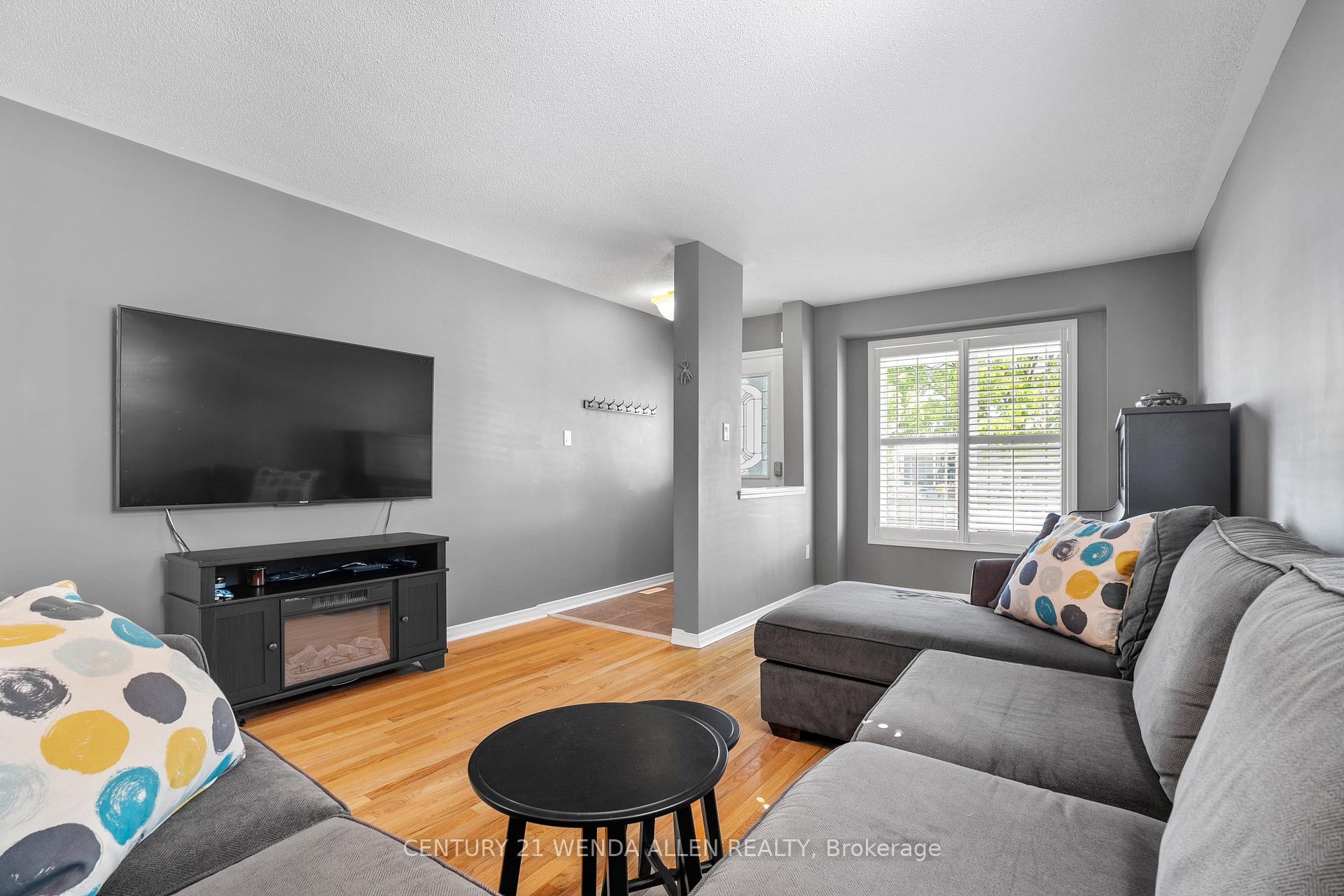 Photo 8 of 9 Rosemeadow Crescent, Clarington, Newcastle — HOMEH