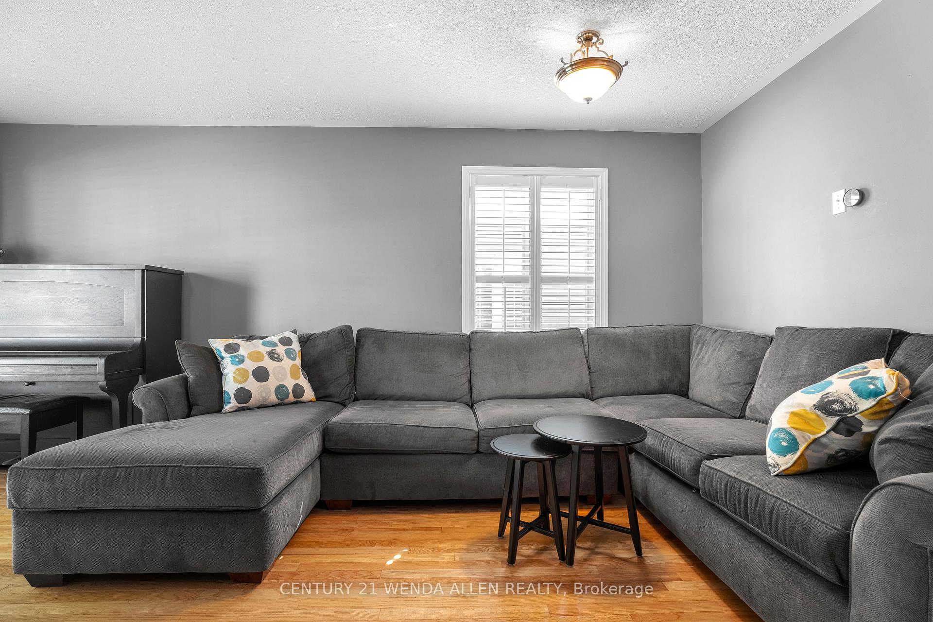 Photo 9 of 9 Rosemeadow Crescent, Clarington, Newcastle — HOMEH