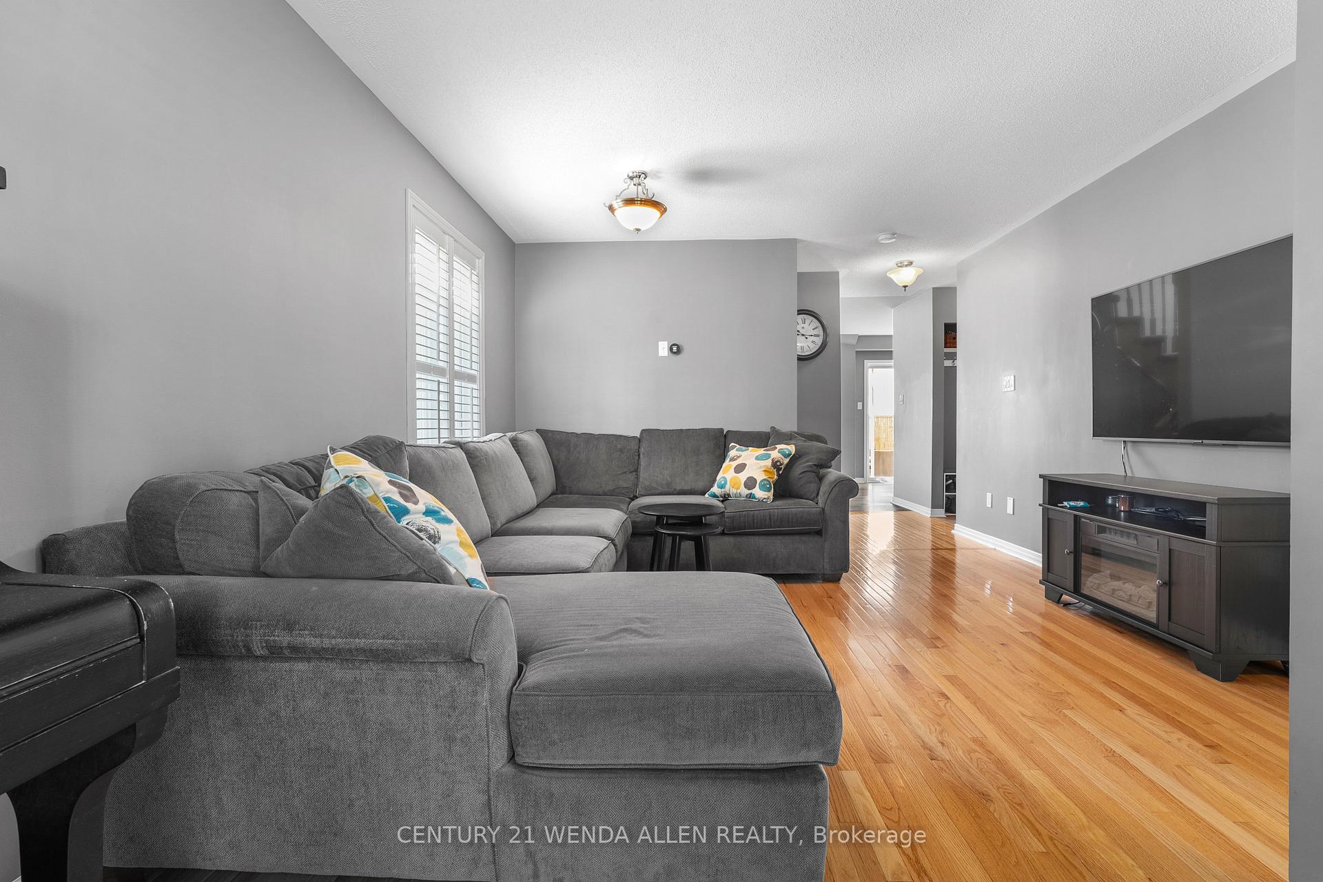 Photo 11 of 9 Rosemeadow Crescent, Clarington, Newcastle — HOMEH