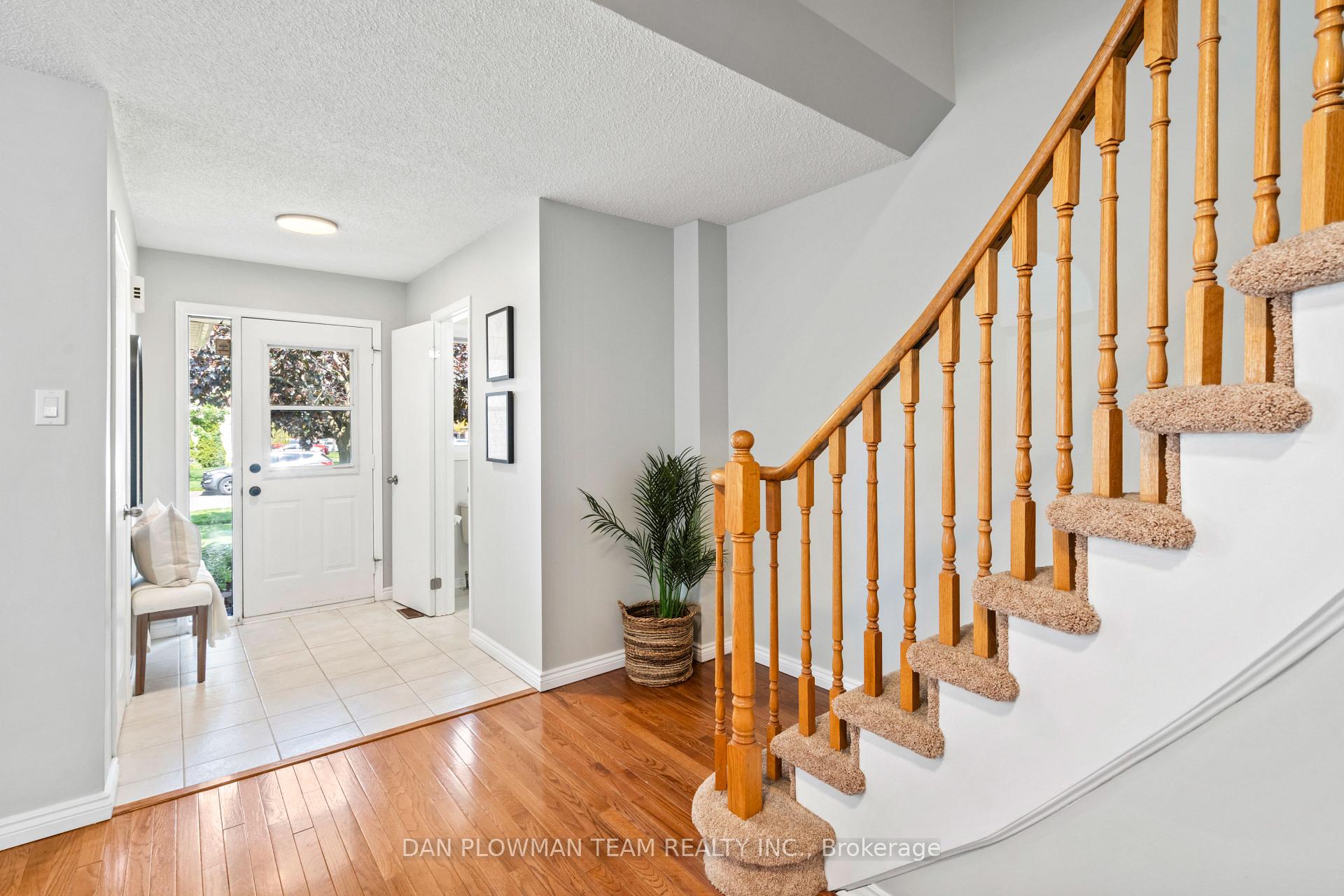Photo 3 of 107 Poolton Crescent, Clarington, Courtice — HOMEH