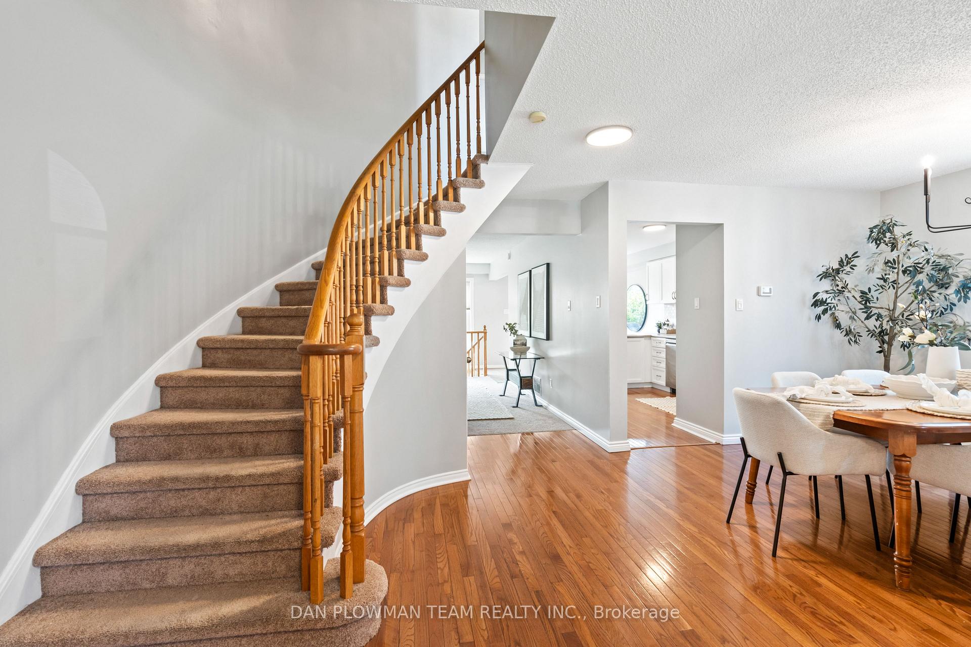 Photo 4 of 107 Poolton Crescent, Clarington, Courtice — HOMEH