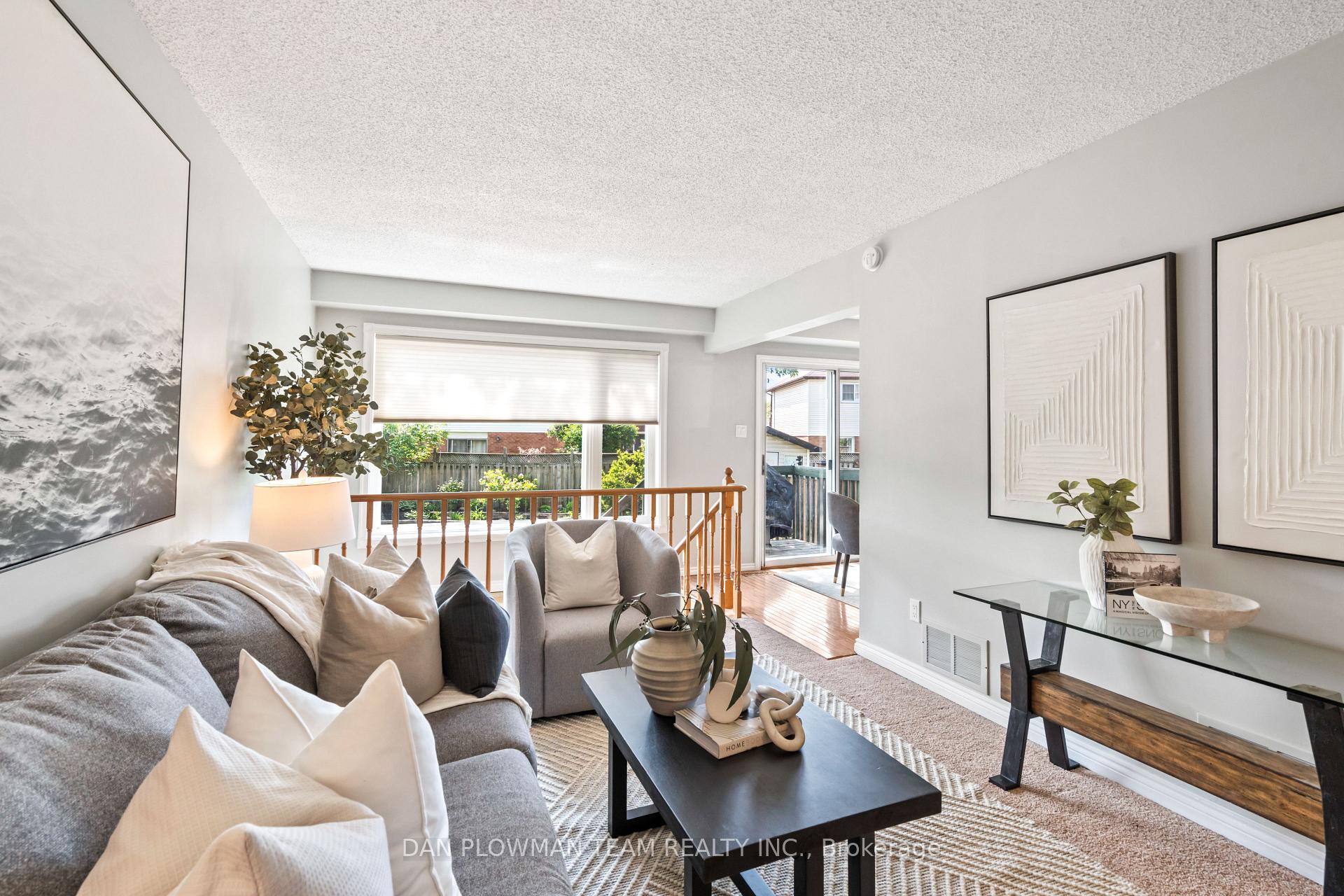 Photo 11 of 107 Poolton Crescent, Clarington, Courtice — HOMEH