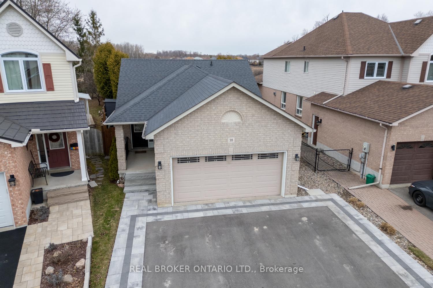 Photo 1 of 38 Brownstone Crescent, Clarington, Courtice — HOMEH