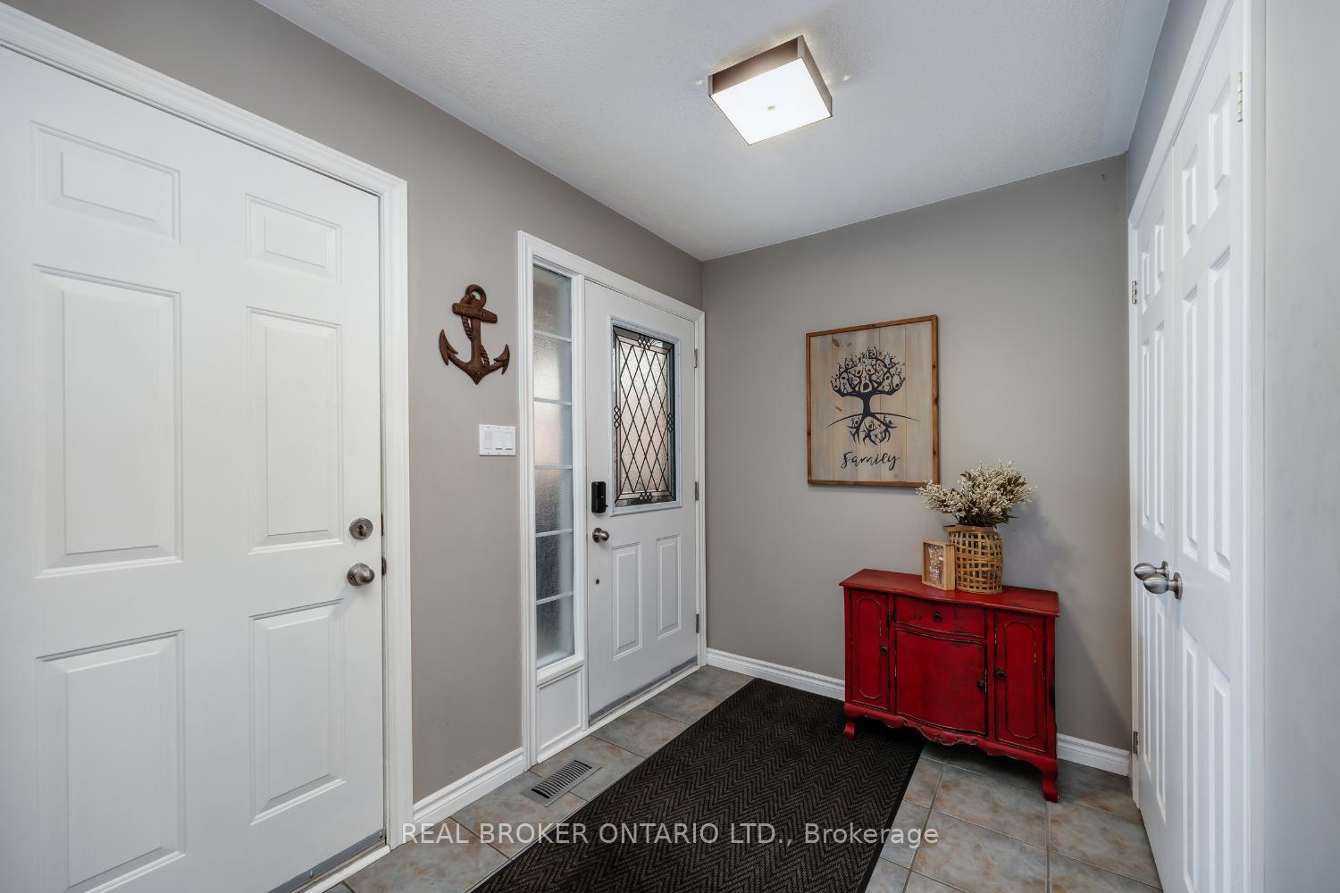 Photo 6 of 38 Brownstone Crescent, Clarington, Courtice — HOMEH