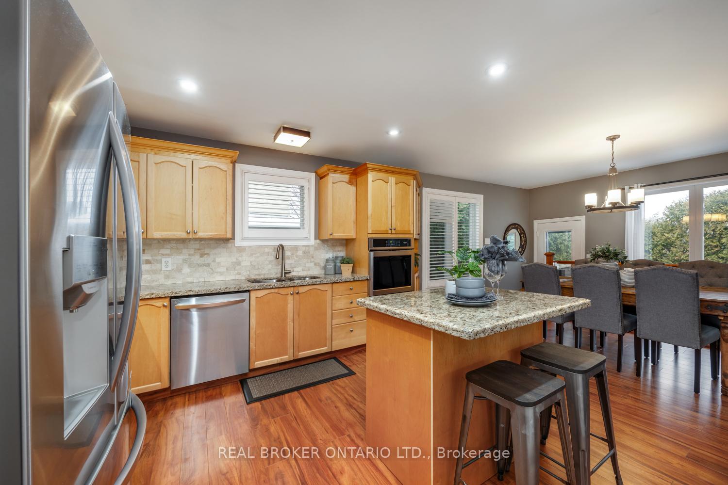 Photo 8 of 38 Brownstone Crescent, Clarington, Courtice — HOMEH