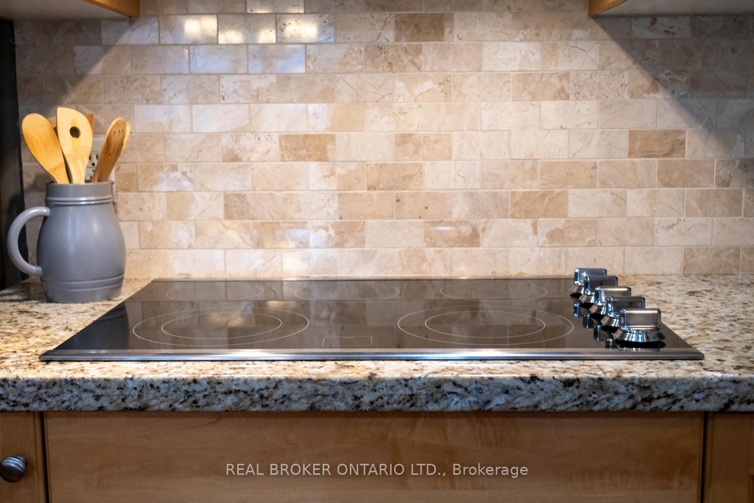 Photo 10 of 38 Brownstone Crescent, Clarington, Courtice — HOMEH