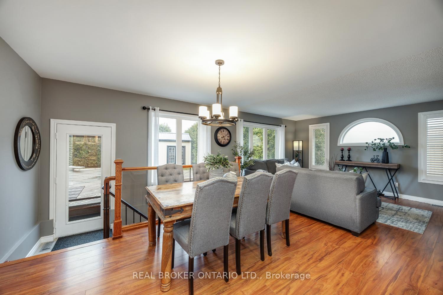 Photo 12 of 38 Brownstone Crescent, Clarington, Courtice — HOMEH