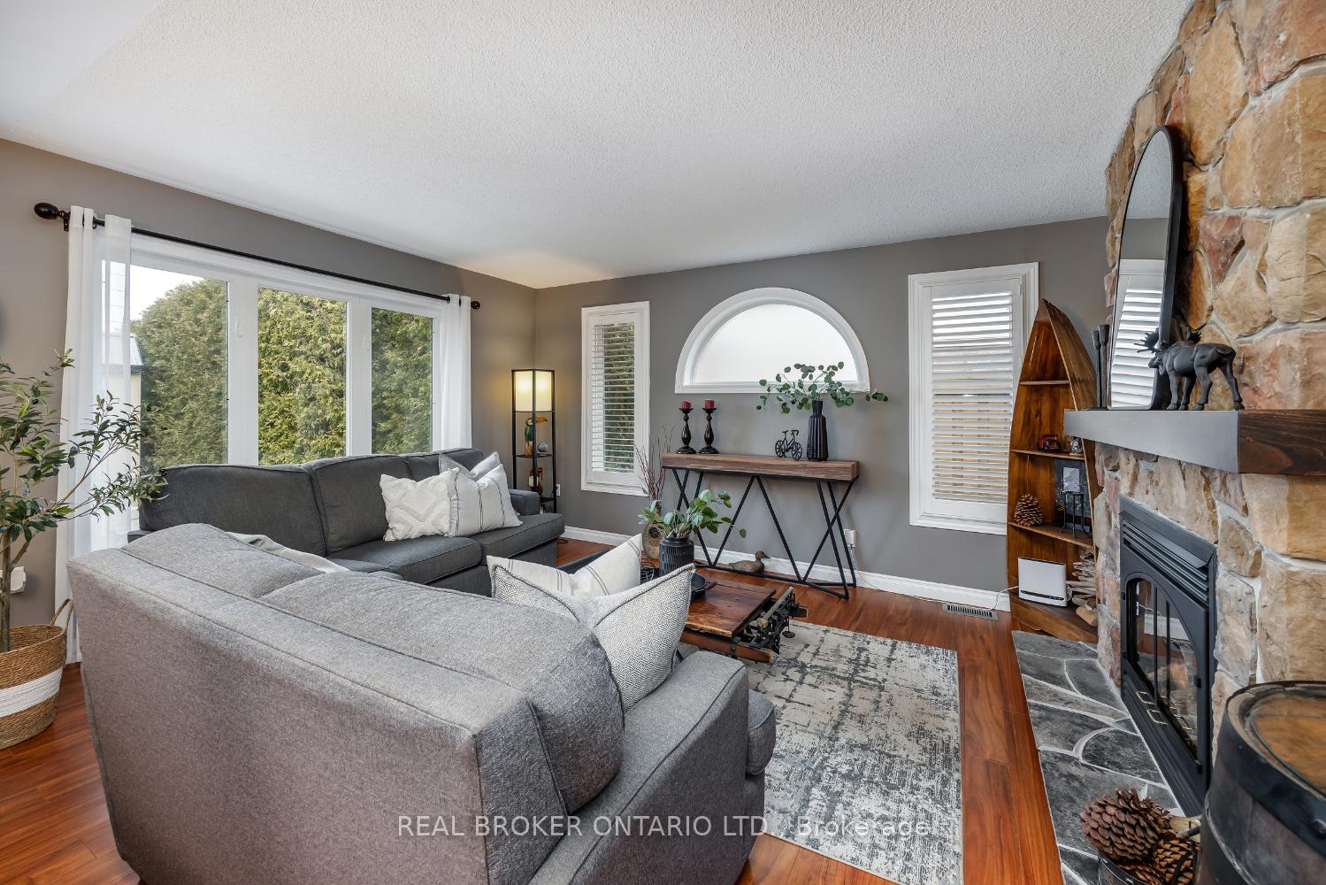 Photo 14 of 38 Brownstone Crescent, Clarington, Courtice — HOMEH