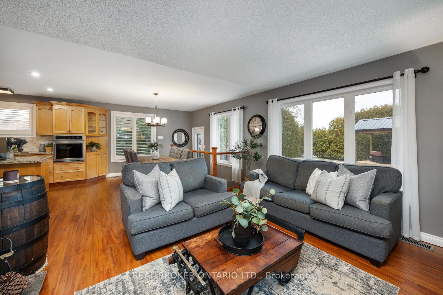 Photo 15 of 38 Brownstone Crescent, Clarington, Courtice — HOMEH