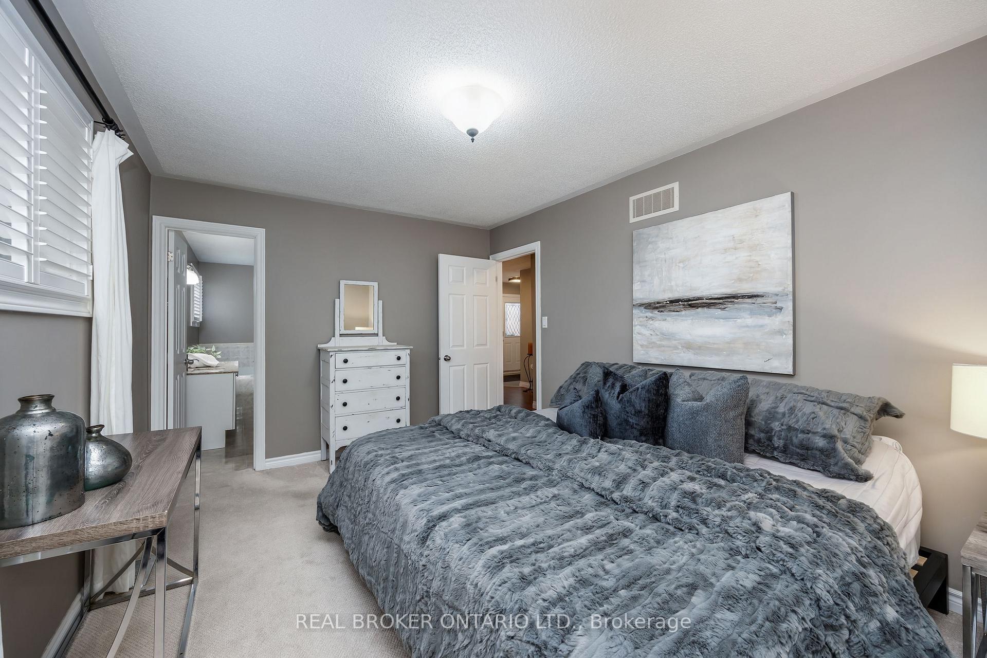 Photo 17 of 38 Brownstone Crescent, Clarington, Courtice — HOMEH