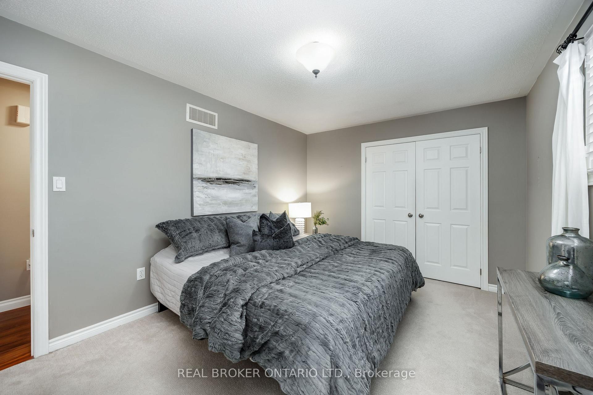 Photo 18 of 38 Brownstone Crescent, Clarington, Courtice — HOMEH