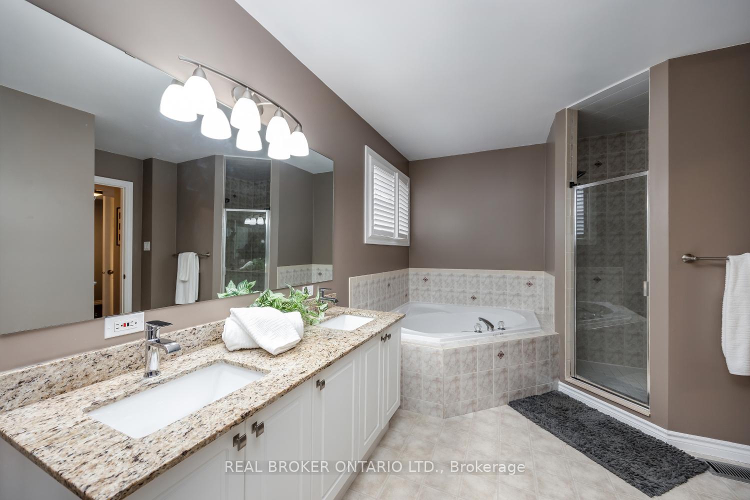 Photo 19 of 38 Brownstone Crescent, Clarington, Courtice — HOMEH