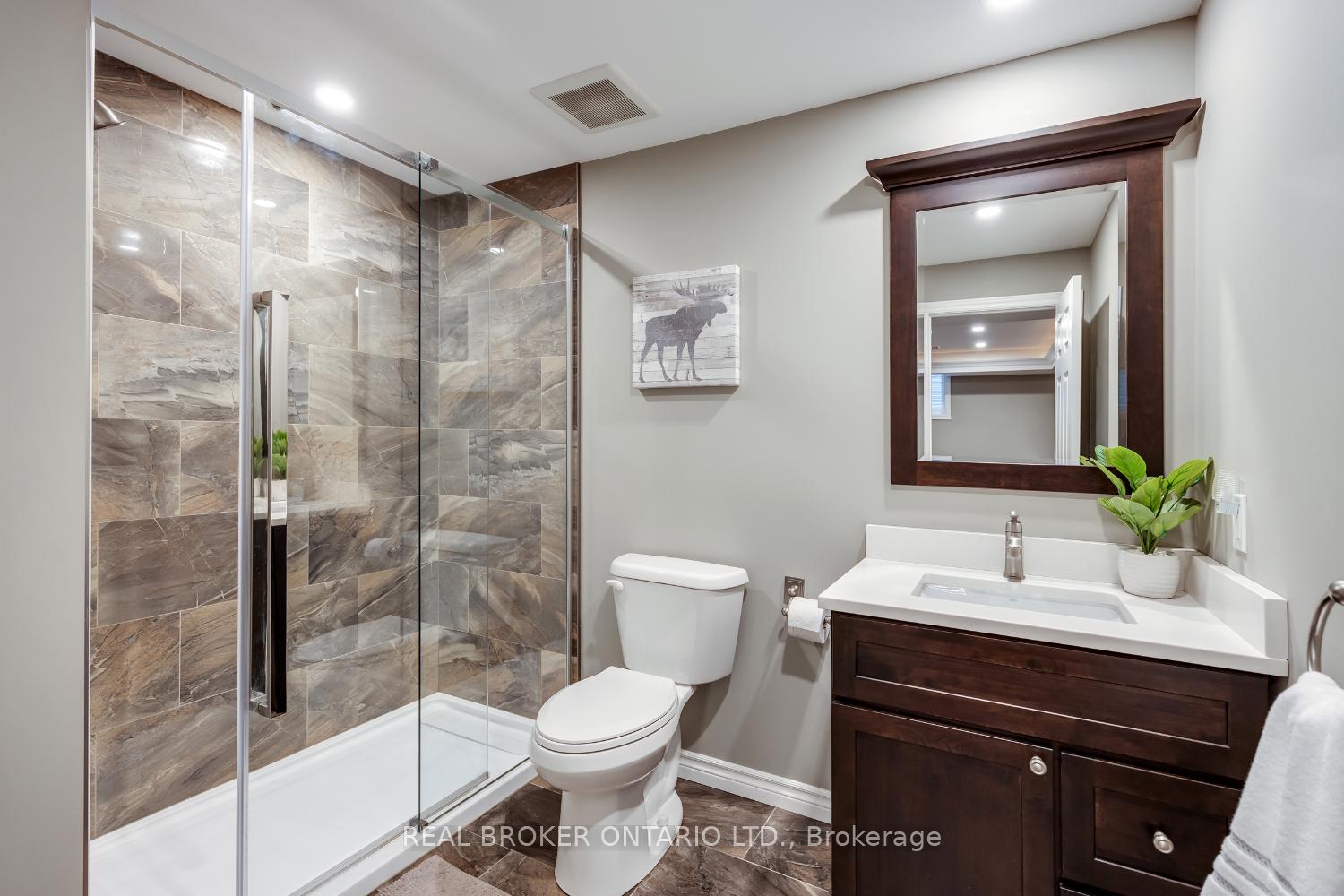 Photo 22 of 38 Brownstone Crescent, Clarington, Courtice — HOMEH