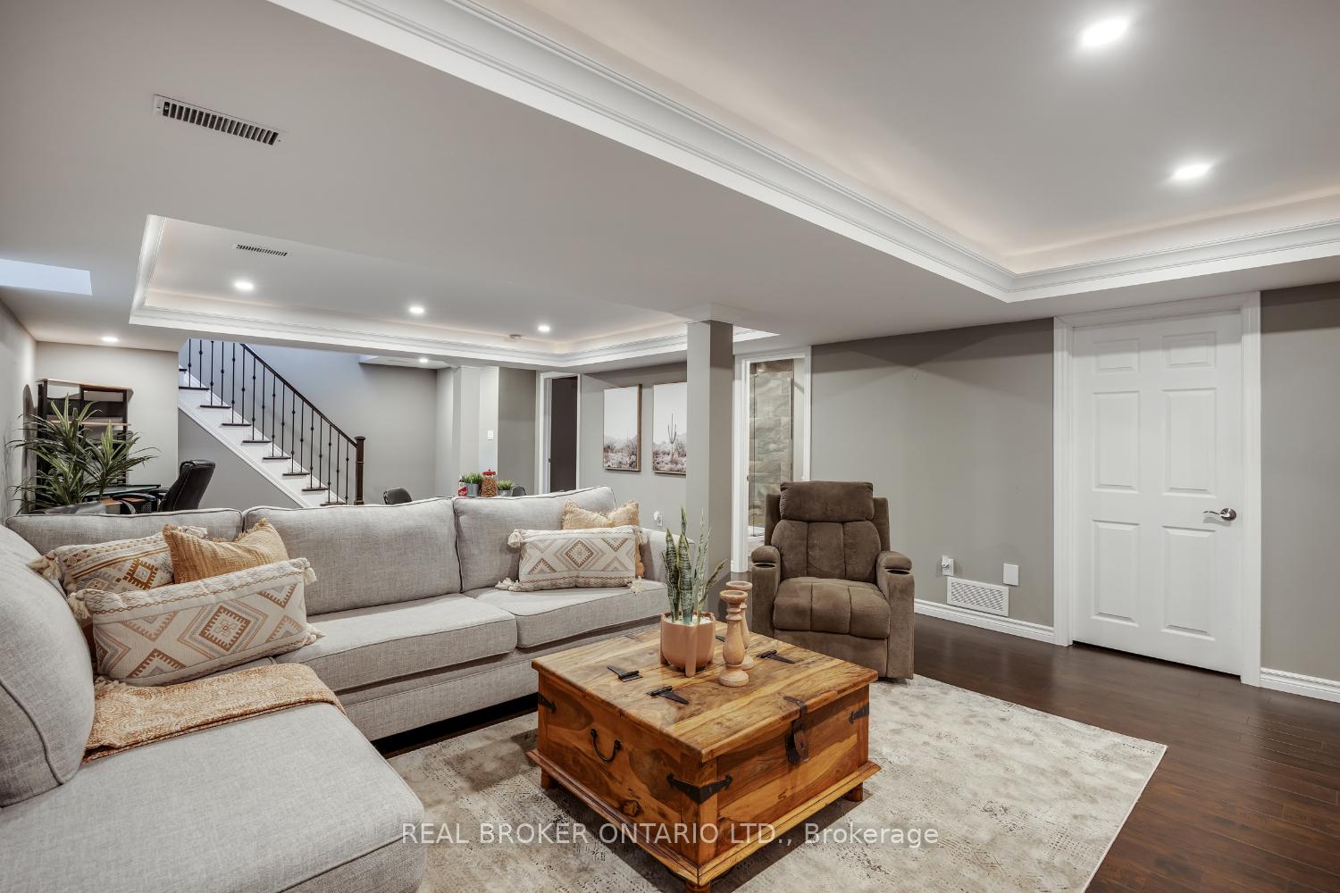 Photo 27 of 38 Brownstone Crescent, Clarington, Courtice — HOMEH