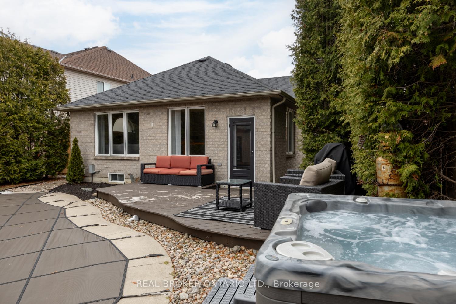 Photo 33 of 38 Brownstone Crescent, Clarington, Courtice — HOMEH