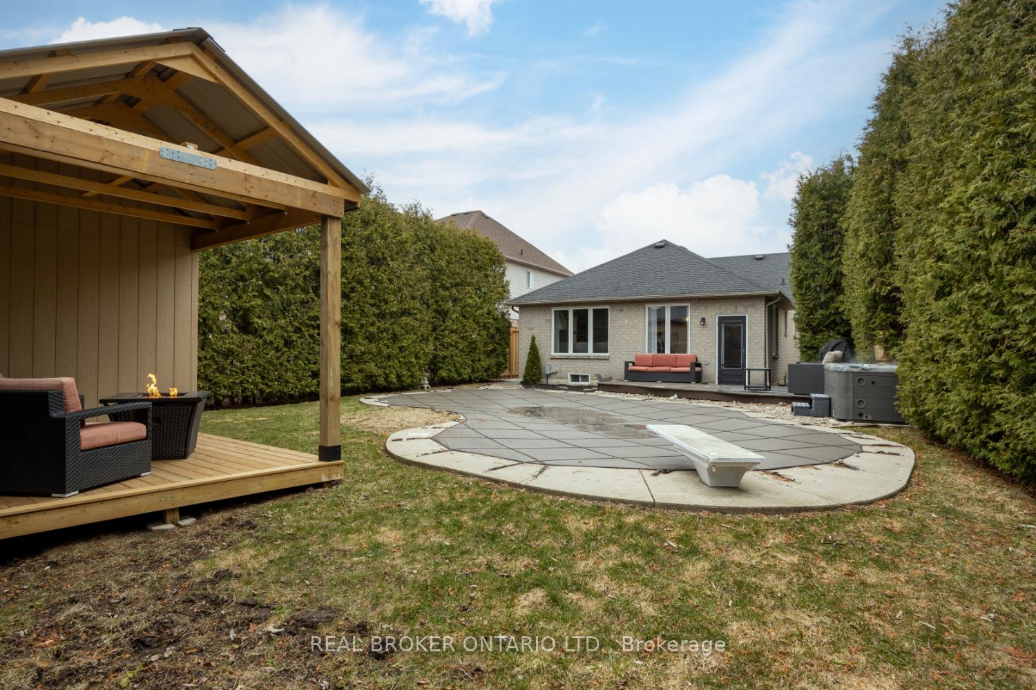 Photo 34 of 38 Brownstone Crescent, Clarington, Courtice — HOMEH