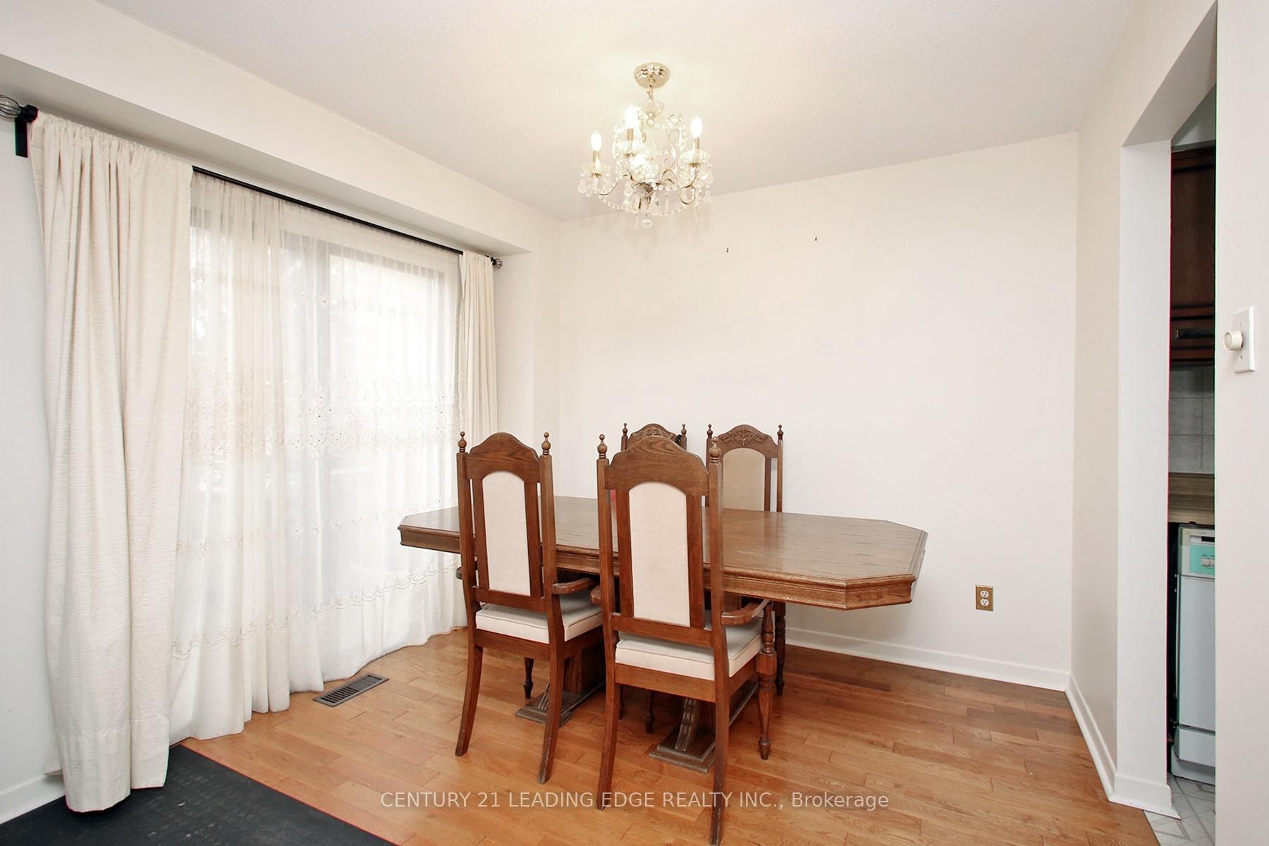 Photo 4 of 33 Newbridge Crescent, Brampton, Westgate — HOMEH