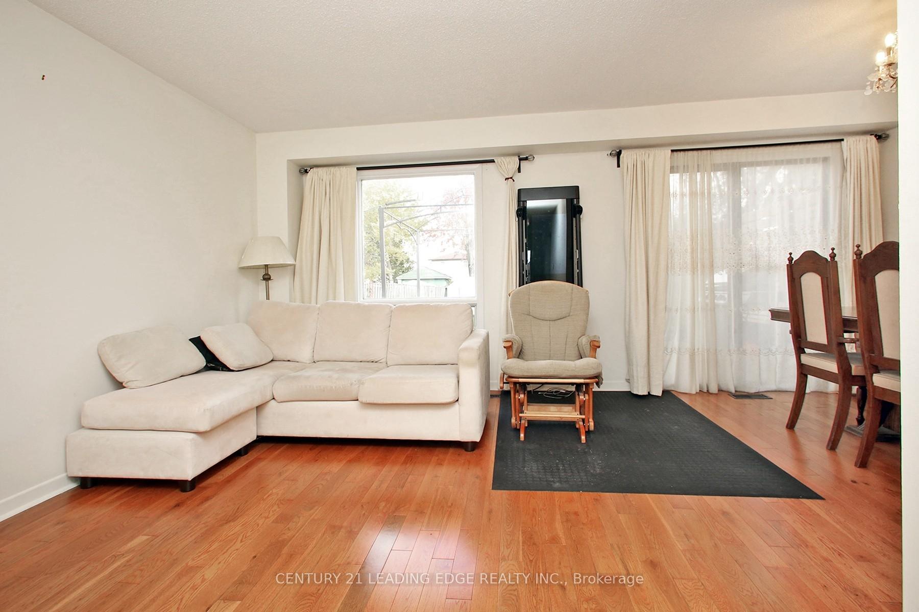 Photo 5 of 33 Newbridge Crescent, Brampton, Westgate — HOMEH