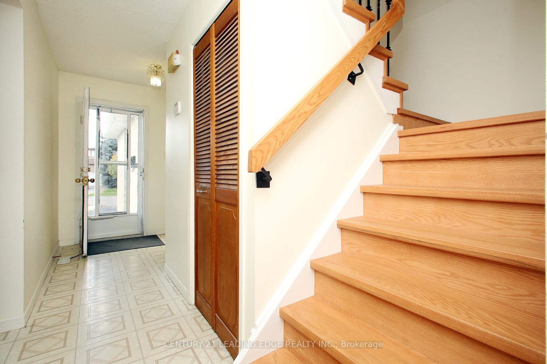 Photo 7 of 33 Newbridge Crescent, Brampton, Westgate — HOMEH