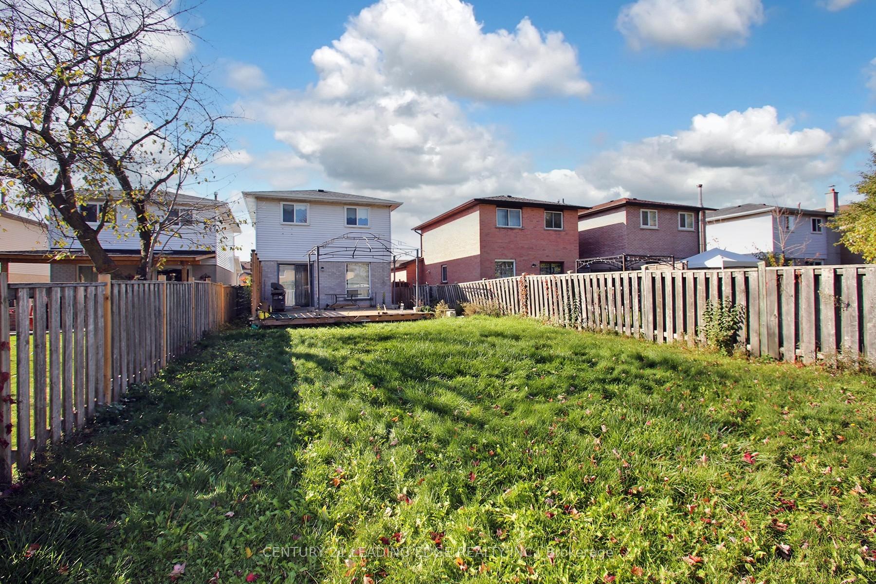 Photo 16 of 33 Newbridge Crescent, Brampton, Westgate — HOMEH