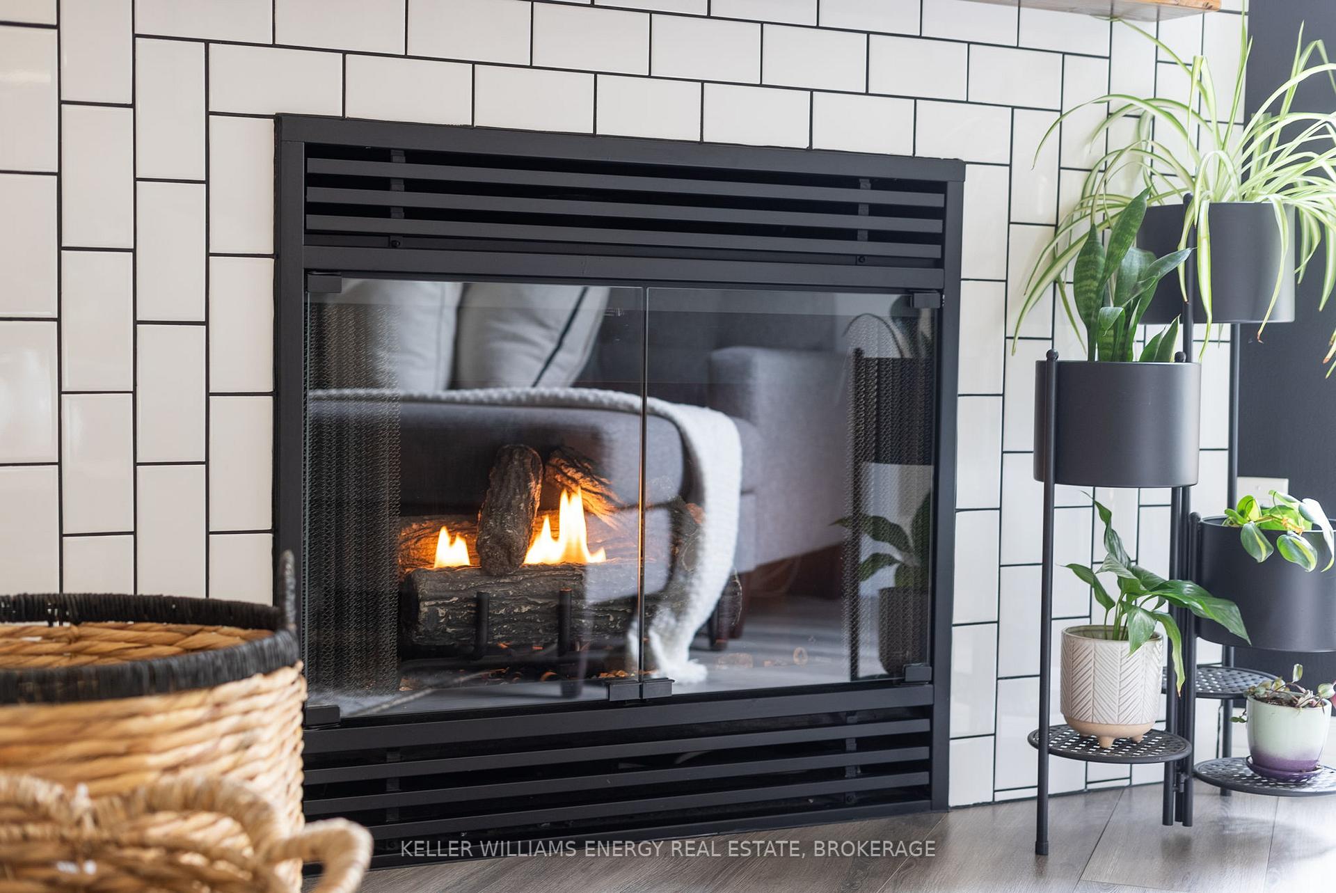 Photo 5 of 23 Mccrimmon Crescent, Clarington, Bowmanville — HOMEH