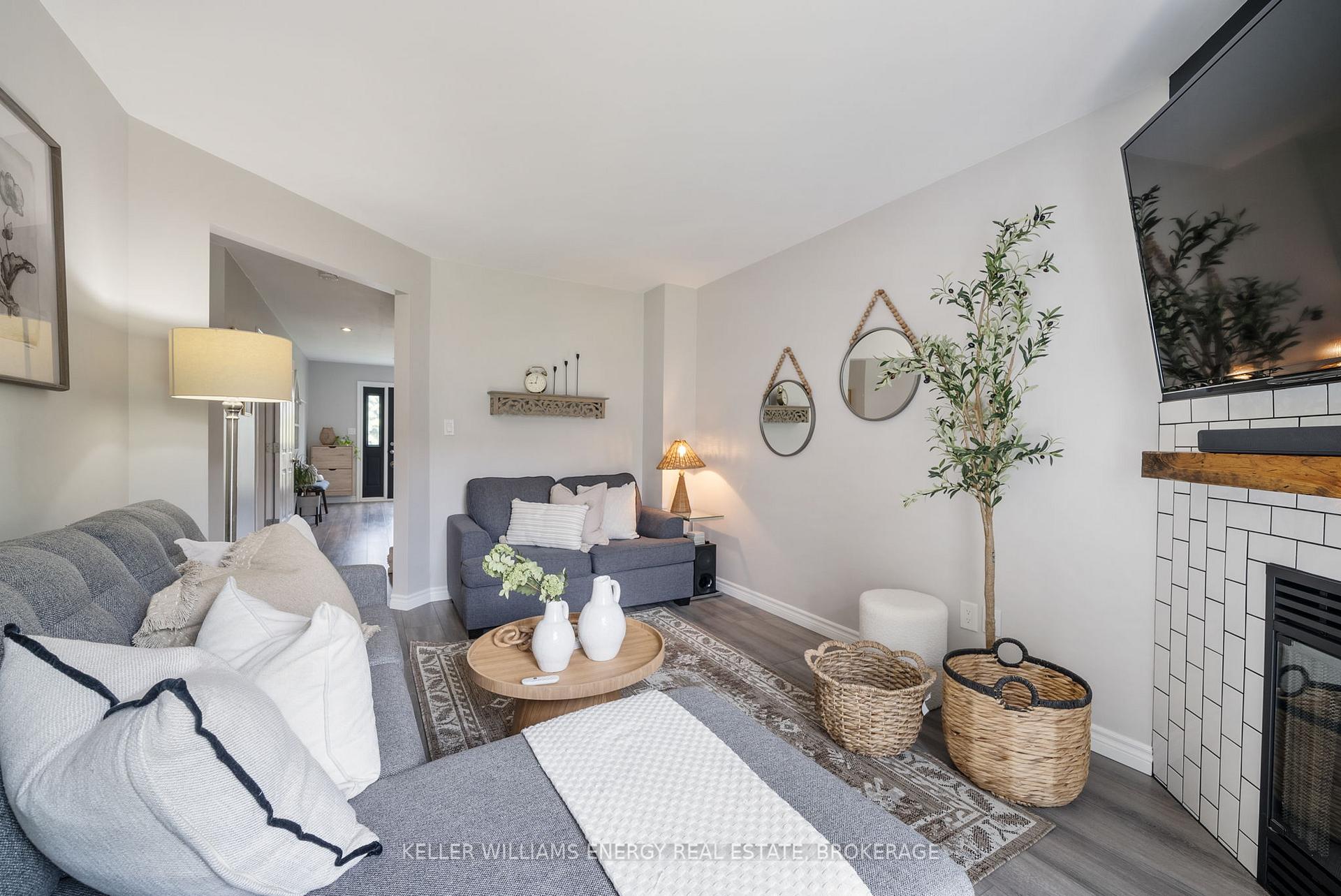Photo 7 of 23 Mccrimmon Crescent, Clarington, Bowmanville — HOMEH