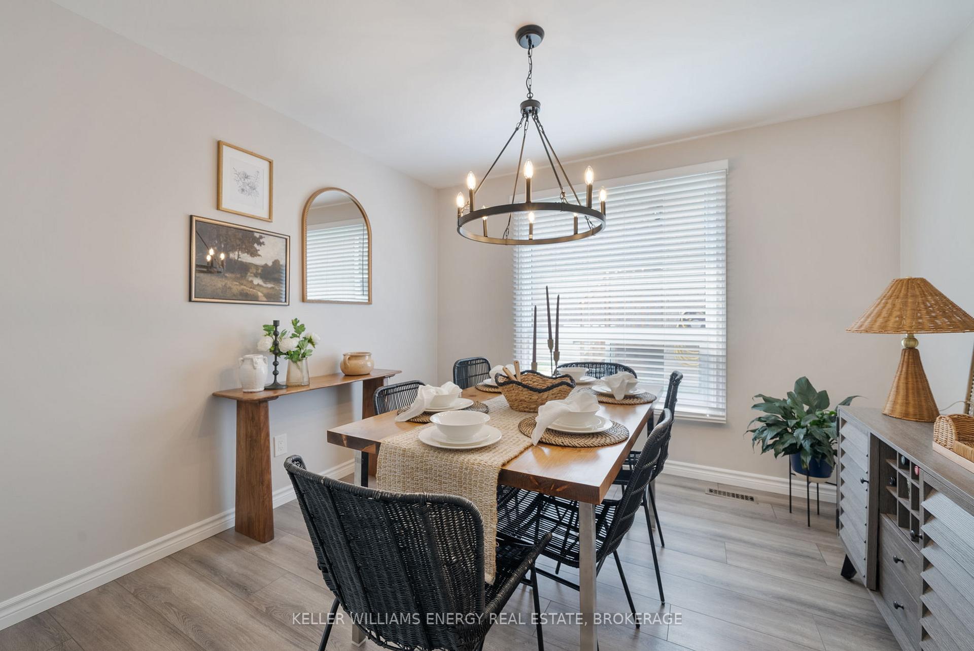 Photo 8 of 23 Mccrimmon Crescent, Clarington, Bowmanville — HOMEH