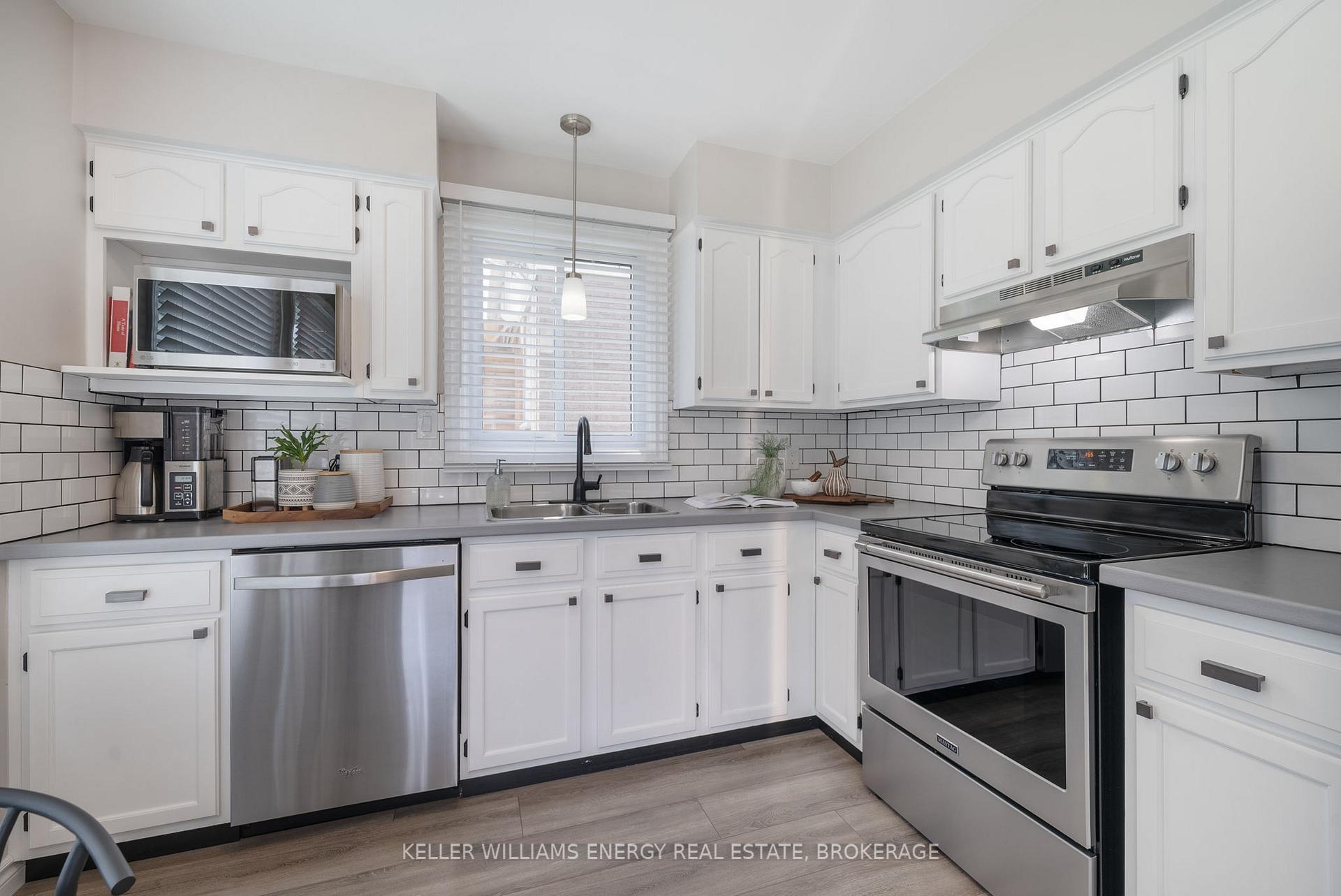 Photo 13 of 23 Mccrimmon Crescent, Clarington, Bowmanville — HOMEH