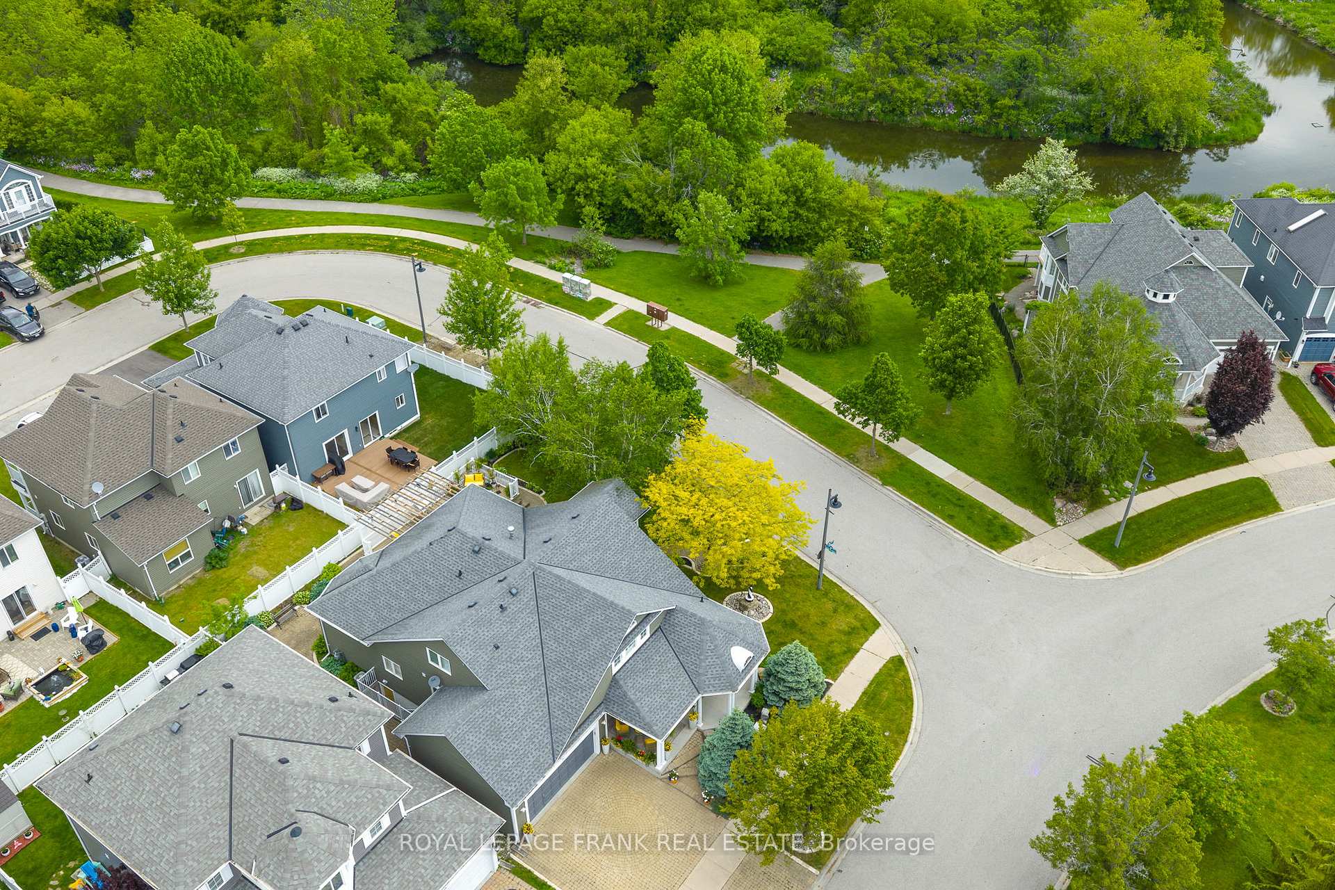 Photo 2 of 30 Carveth Crescent, Clarington, Newcastle — HOMEH