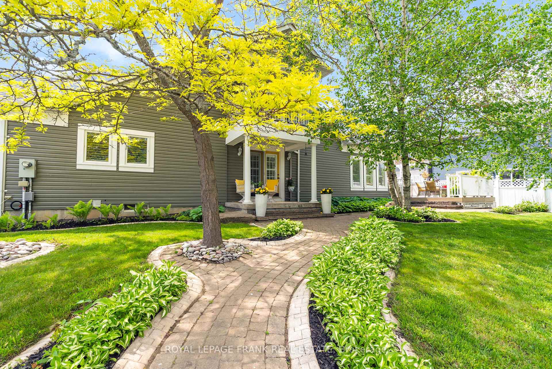 Photo 4 of 30 Carveth Crescent, Clarington, Newcastle — HOMEH