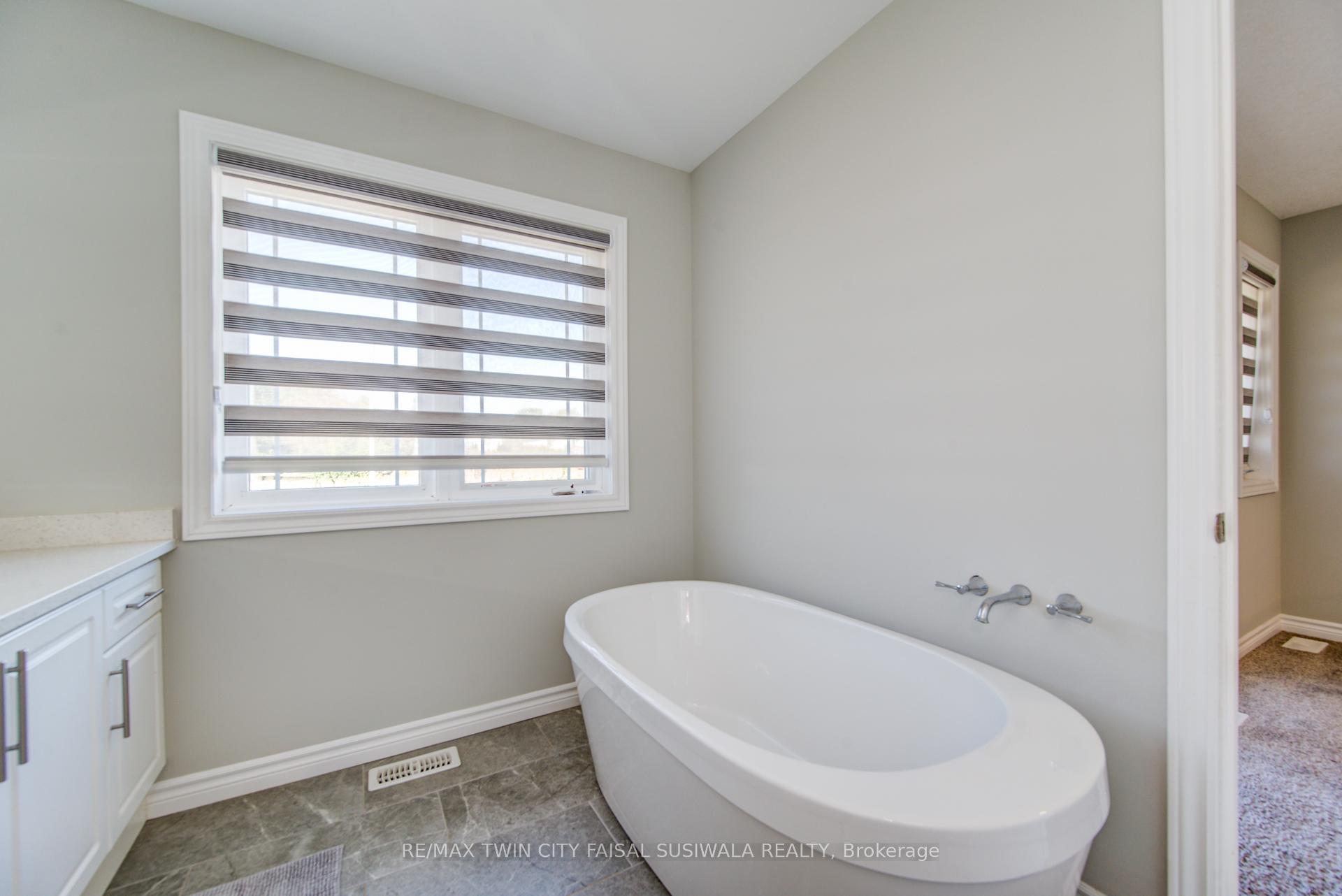 Photo 25 of 4 Harrison Drive, Cambridge — HOMEH