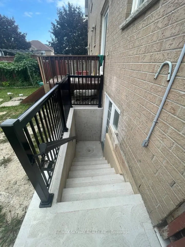 Photo 4 of Unit Bsmt, 4 Zebra Trail, Brampton, Sandringham-Wellington — HOMEH