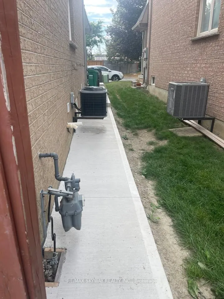 Photo 10 of Unit Bsmt, 4 Zebra Trail, Brampton, Sandringham-Wellington — HOMEH