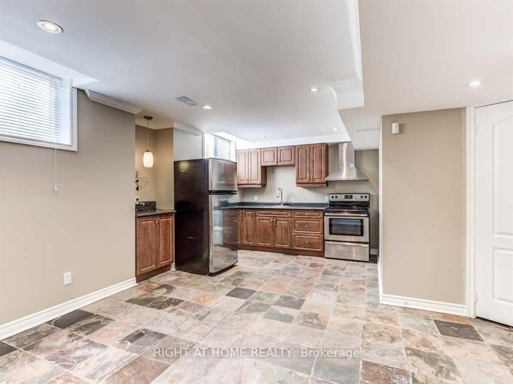 Photo 9 of 44 Bissland Drive, Ajax, Northeast Ajax — HOMEH