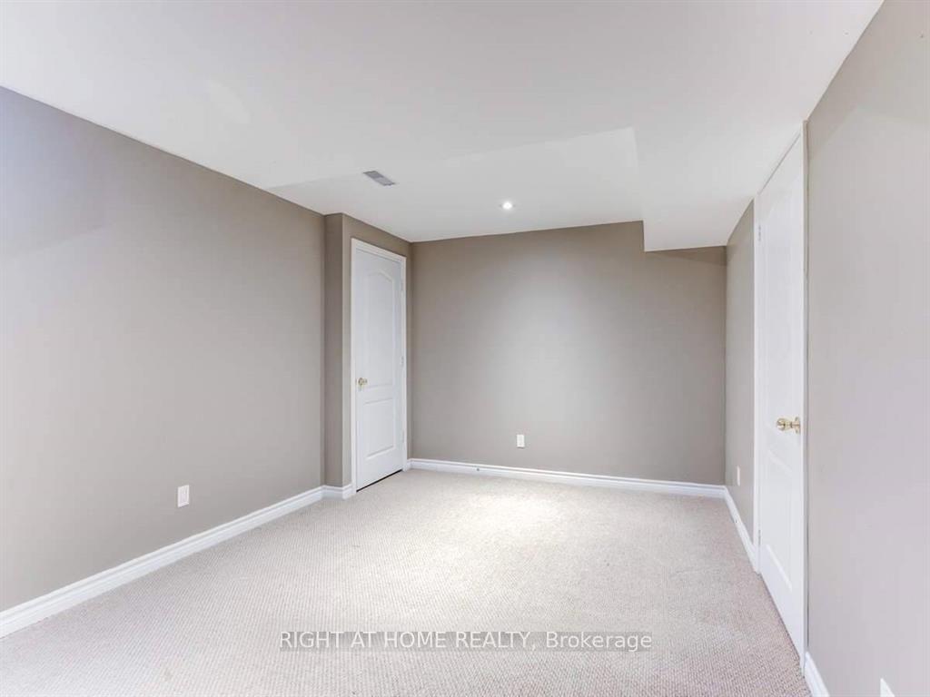 Photo 13 of 44 Bissland Drive, Ajax, Northeast Ajax — HOMEH